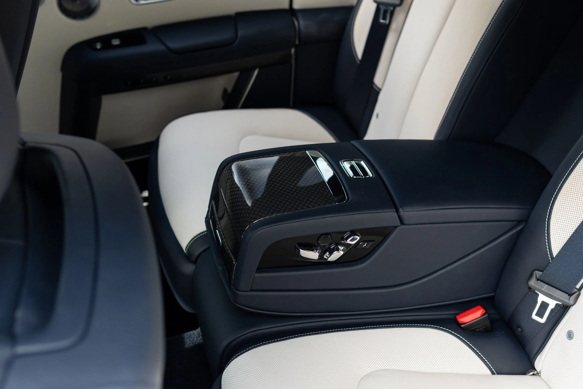 mph046_1022032751_Used_2023_Rolls_Royce_Black_Badge_Ghost_1765569637_5b89b9c9c7