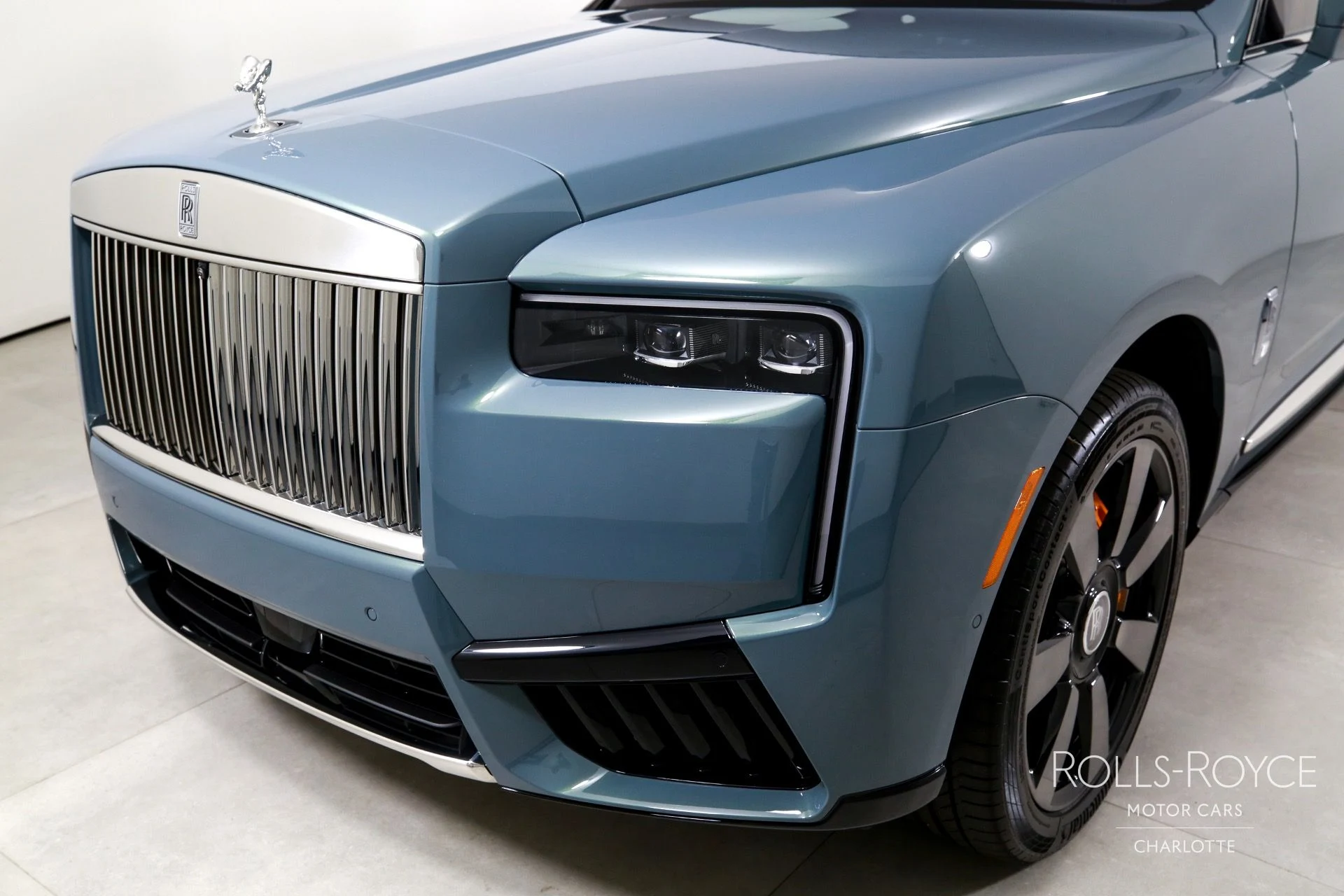 mph046_1028429081_Used_2025_Rolls_Royce_Cullinan_1759510735_2a9370e344
