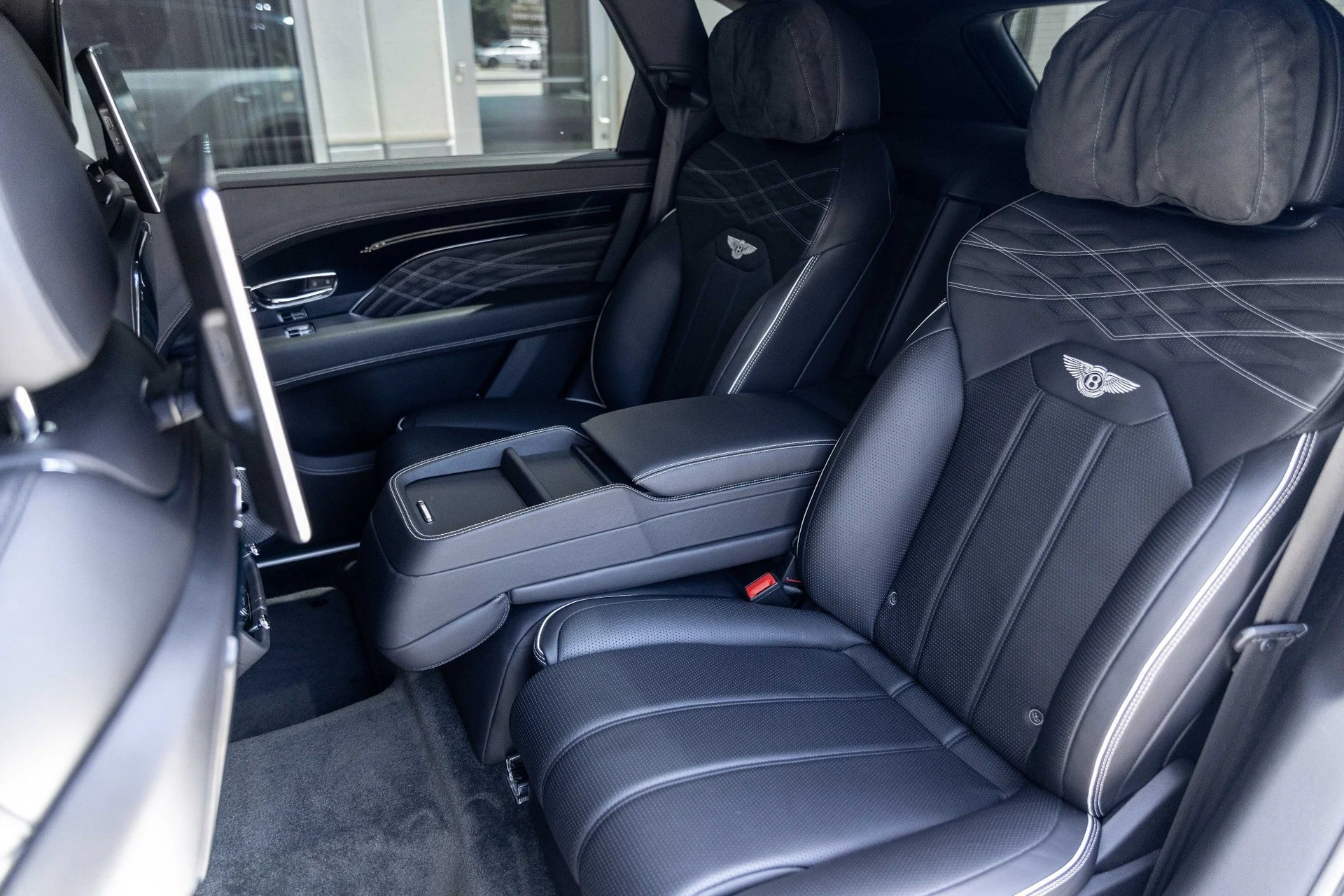 mph046_1036295155_Hi_Tech_Luxury_Imports_LLC_SJAHT_2_ZV_8_PC_020673_image_46_e44ce4af8c