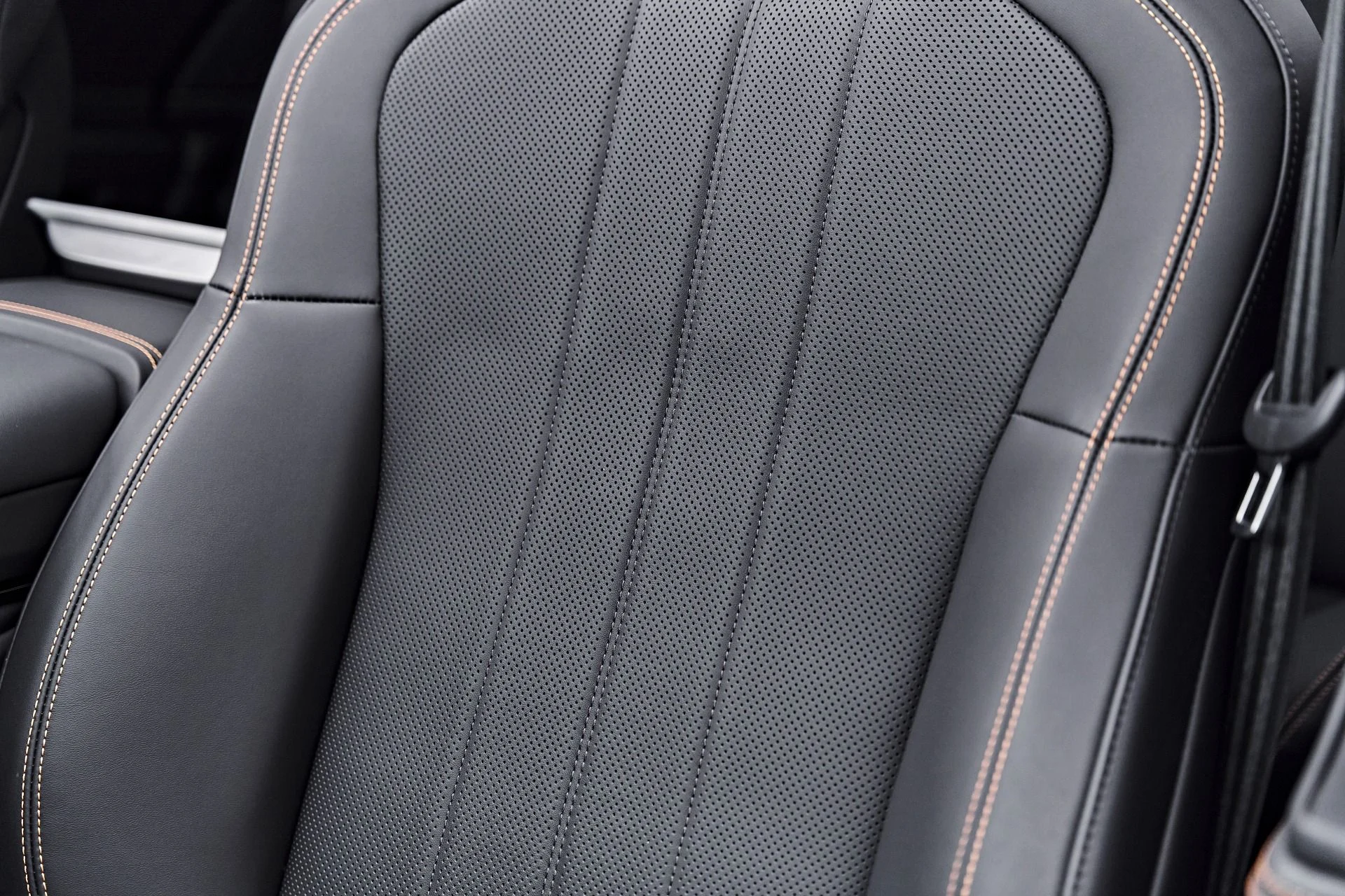 mph046_1052818967_Used_2025_Bentley_Flying_Spur_Black_Edition_1790368097_9cc2038e44