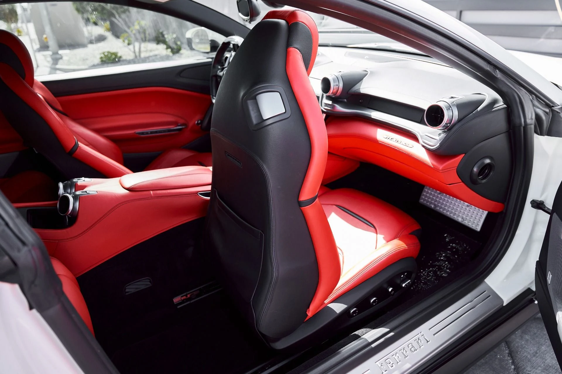 mph046_1055581162_Used_2019_Ferrari_GTC_4_Lusso_V12_1771467703_74de6bd142