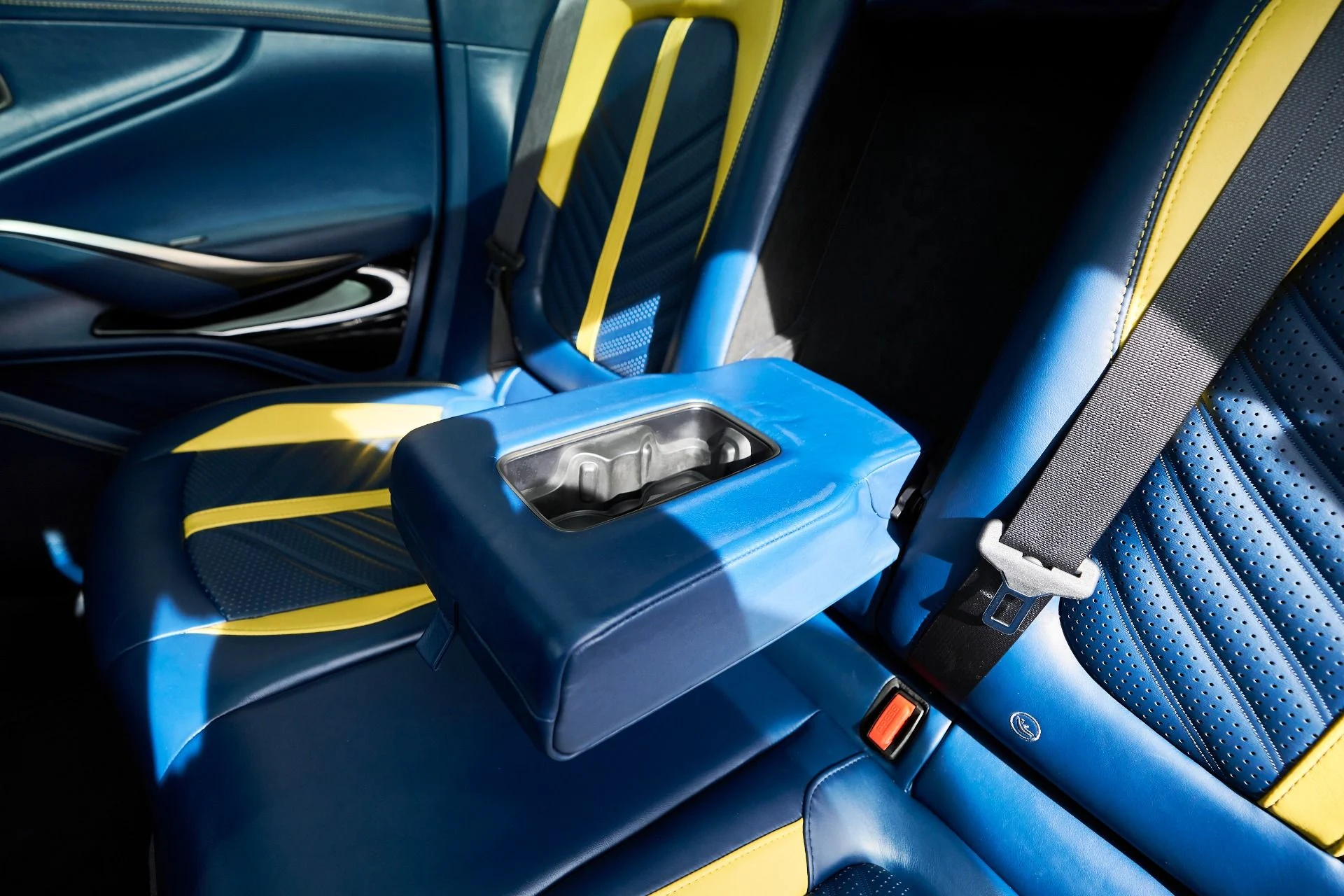 mph046_1058357655_Used_2023_Aston_Martin_DBX_707_1762900385_13587ff1e3