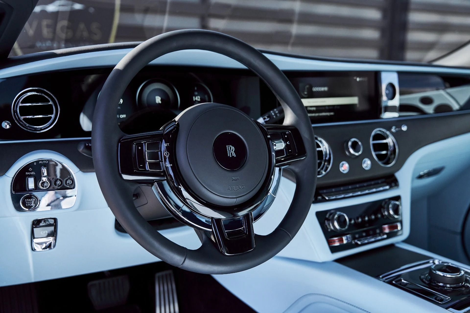 mph046_1105300955_Used_2025_Rolls_Royce_Spectre_Base_1773452527_a5208ff0b8