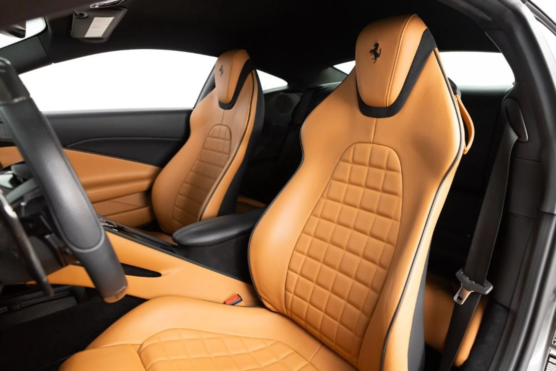 mph046_1106000140_Used_2023_Ferrari_Roma_4a7ff4c6e9