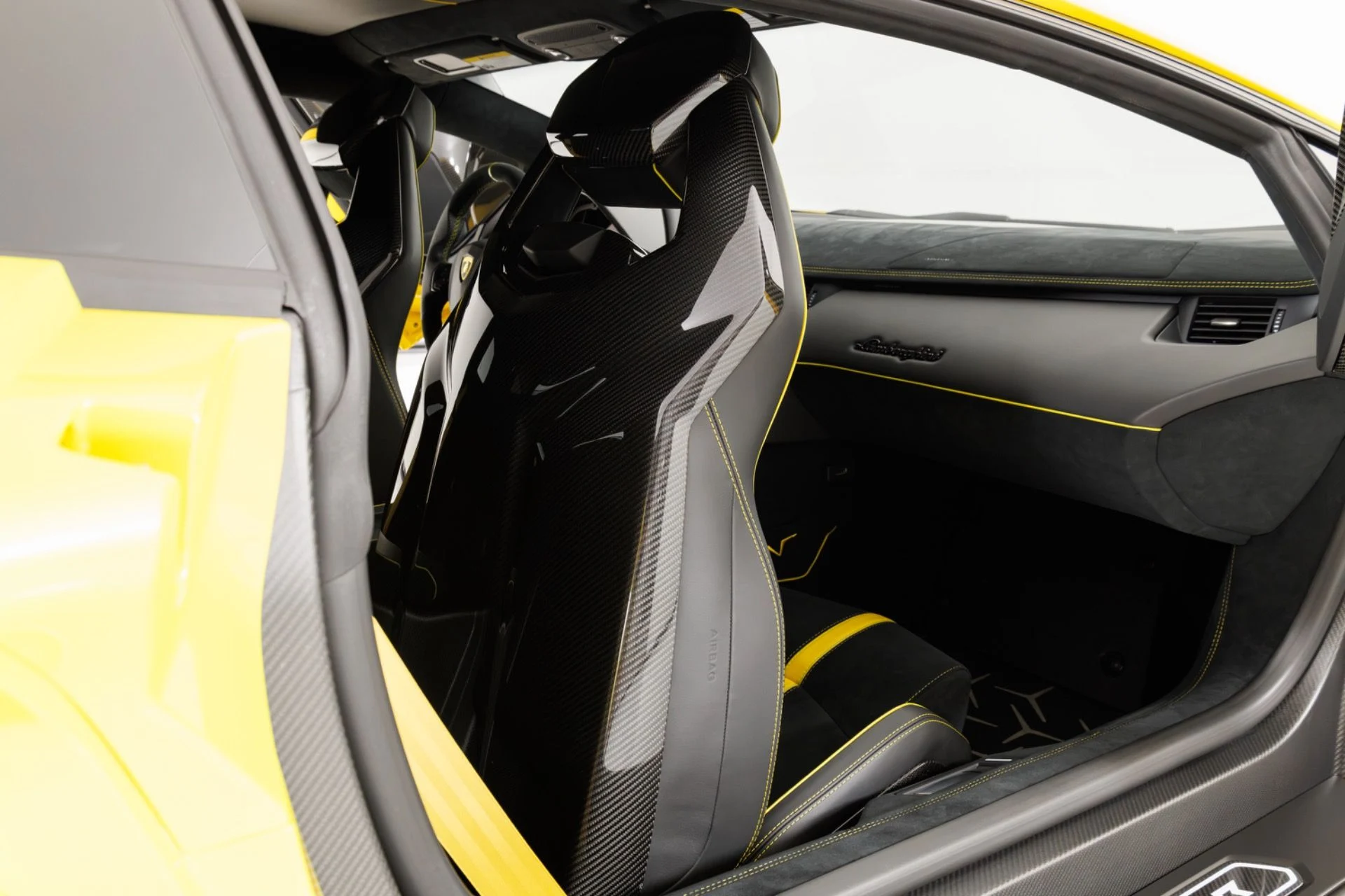 mph046_1118304844_Used_2016_Lamborghini_Aventador_LP_750_4_Superveloce_1785278593_1eaee2f07f