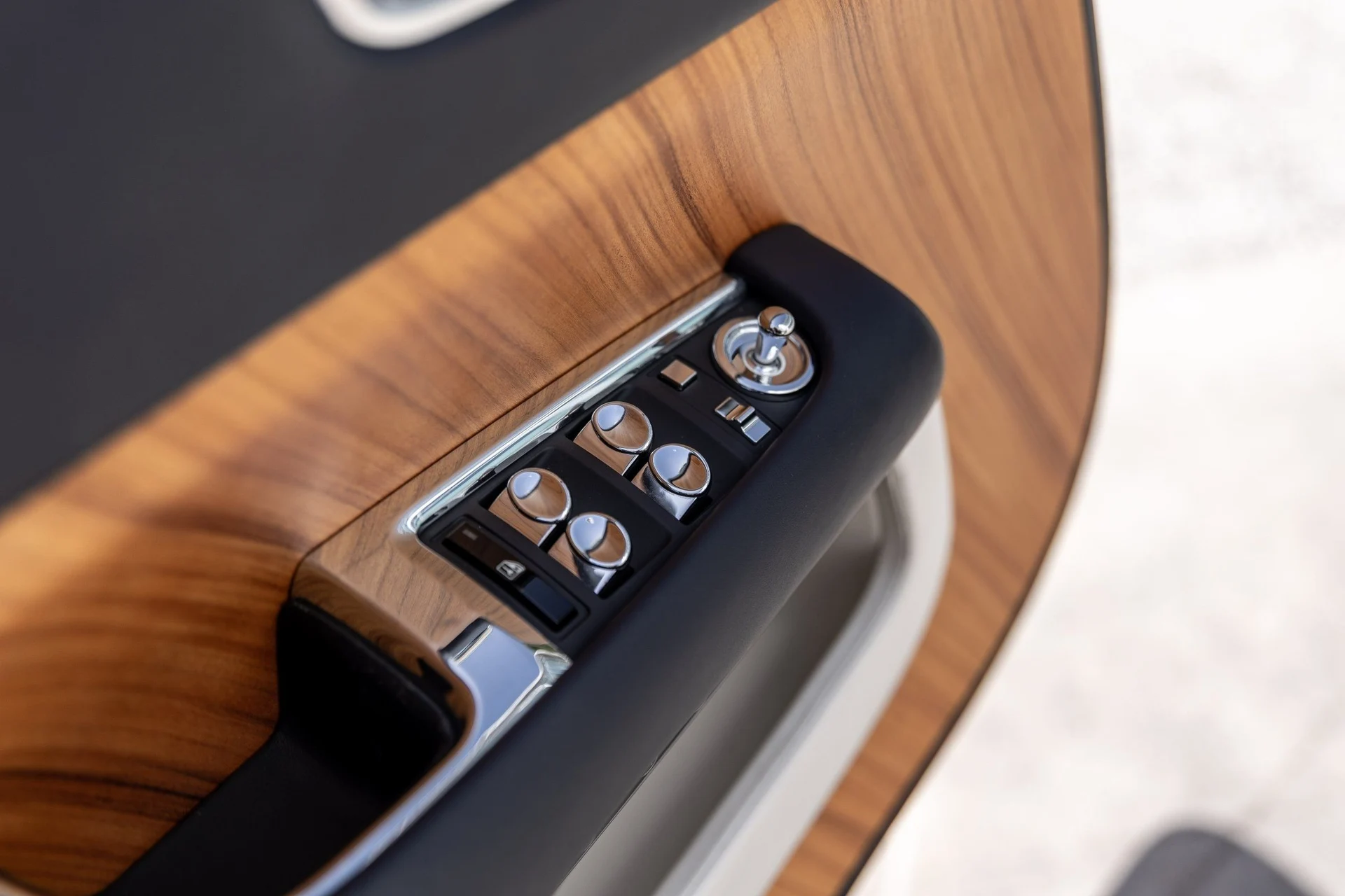 mph046_1122368956_Hi_Tech_Luxury_Imports_LLC_SCA_666_D50_HU_107224_image_46_f6d1896be0