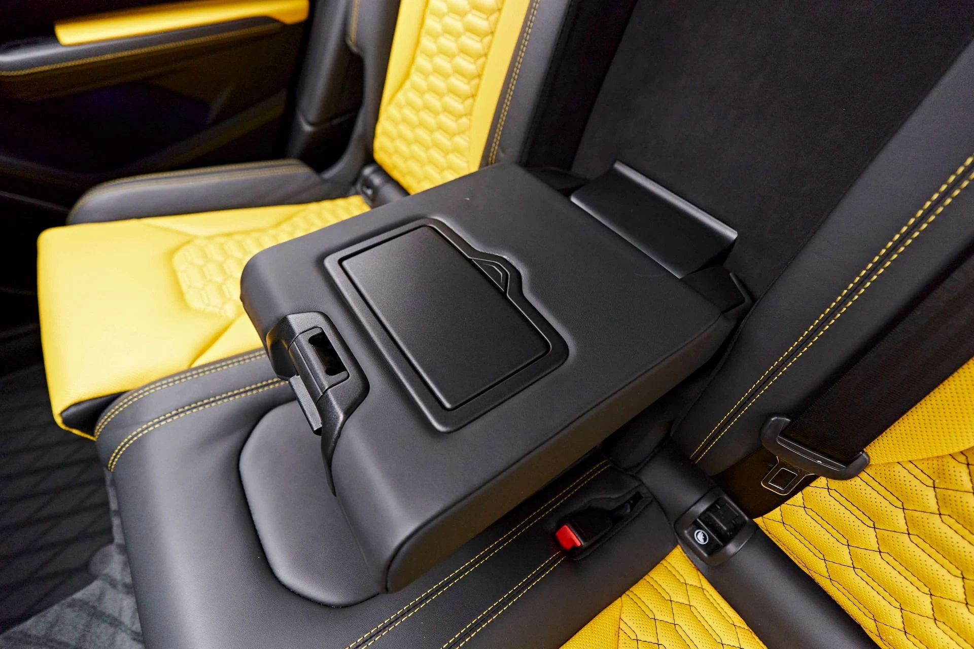 mph046_1130091874_Used_2022_Lamborghini_Urus_1714440387_f388486b17