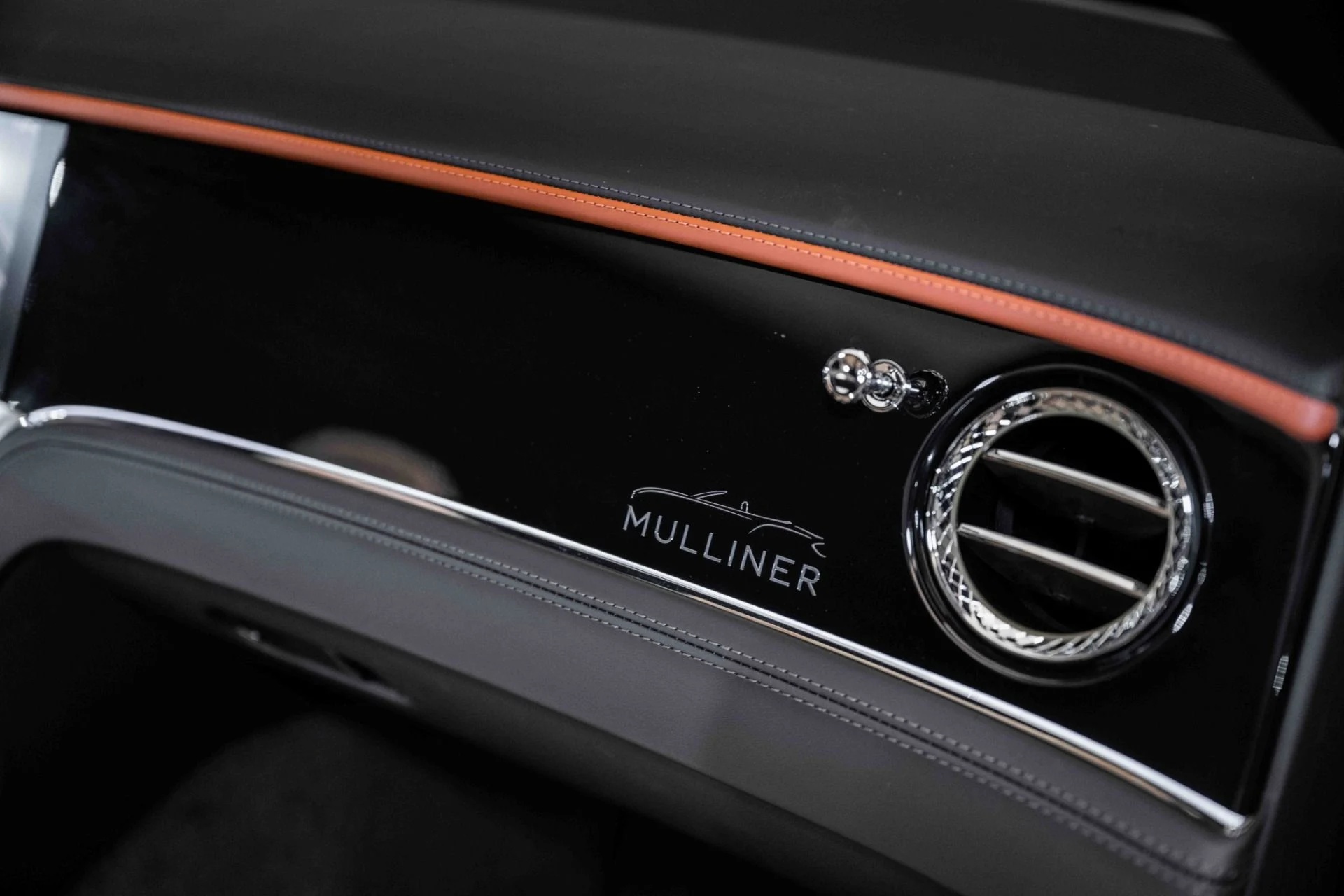 mph046_1130812910_Used_2024_Bentley_Continental_GTC_Mulliner_W12_1720134236_5c6e97d85f