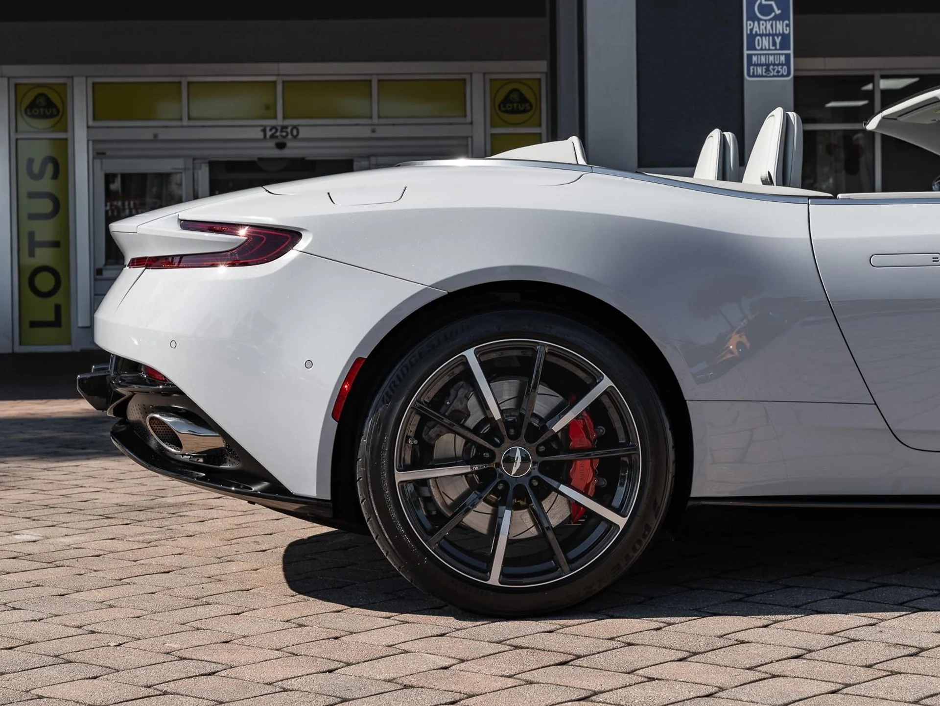 mph046_1136292633_Used_2022_Aston_Martin_DB_11_Volante_1767028120_284c3e1882