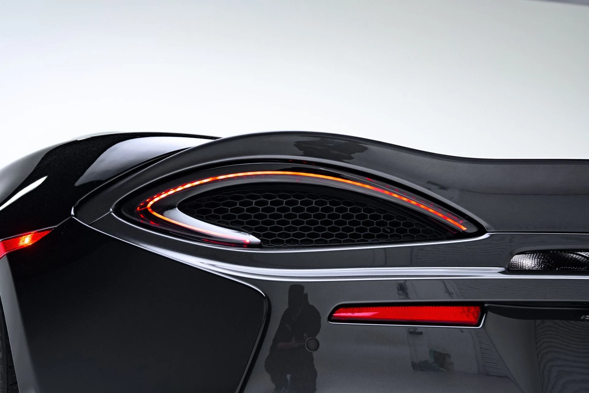 mph046_1139252708_Used_2019_Mc_Laren_570_S_Spider_1771457585_c6e48c6d9f