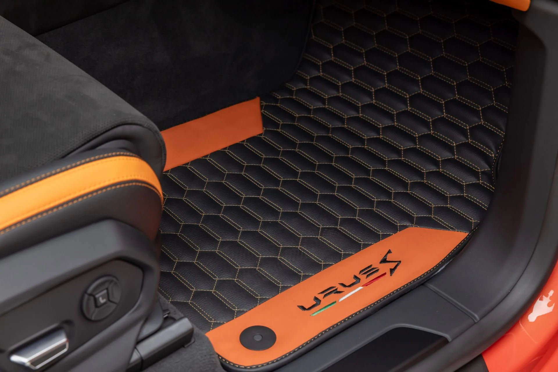 mph046_1139337387_Used_2024_Lamborghini_Urus_S_1766449487_2fbff1cd29