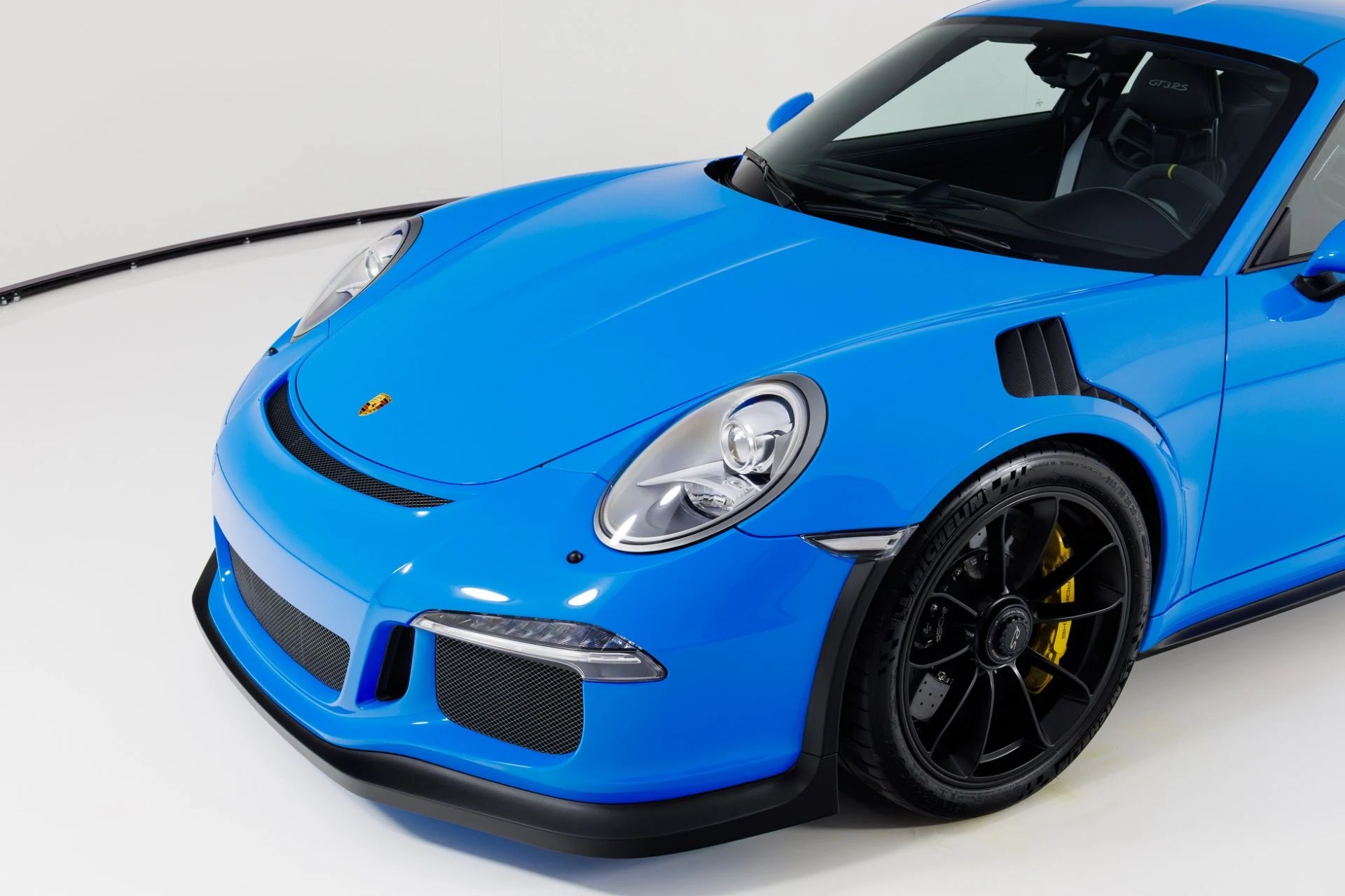 mph046_11511890_Used_2016_Porsche_911_GT_3_RS_1769037888_93a32025fa