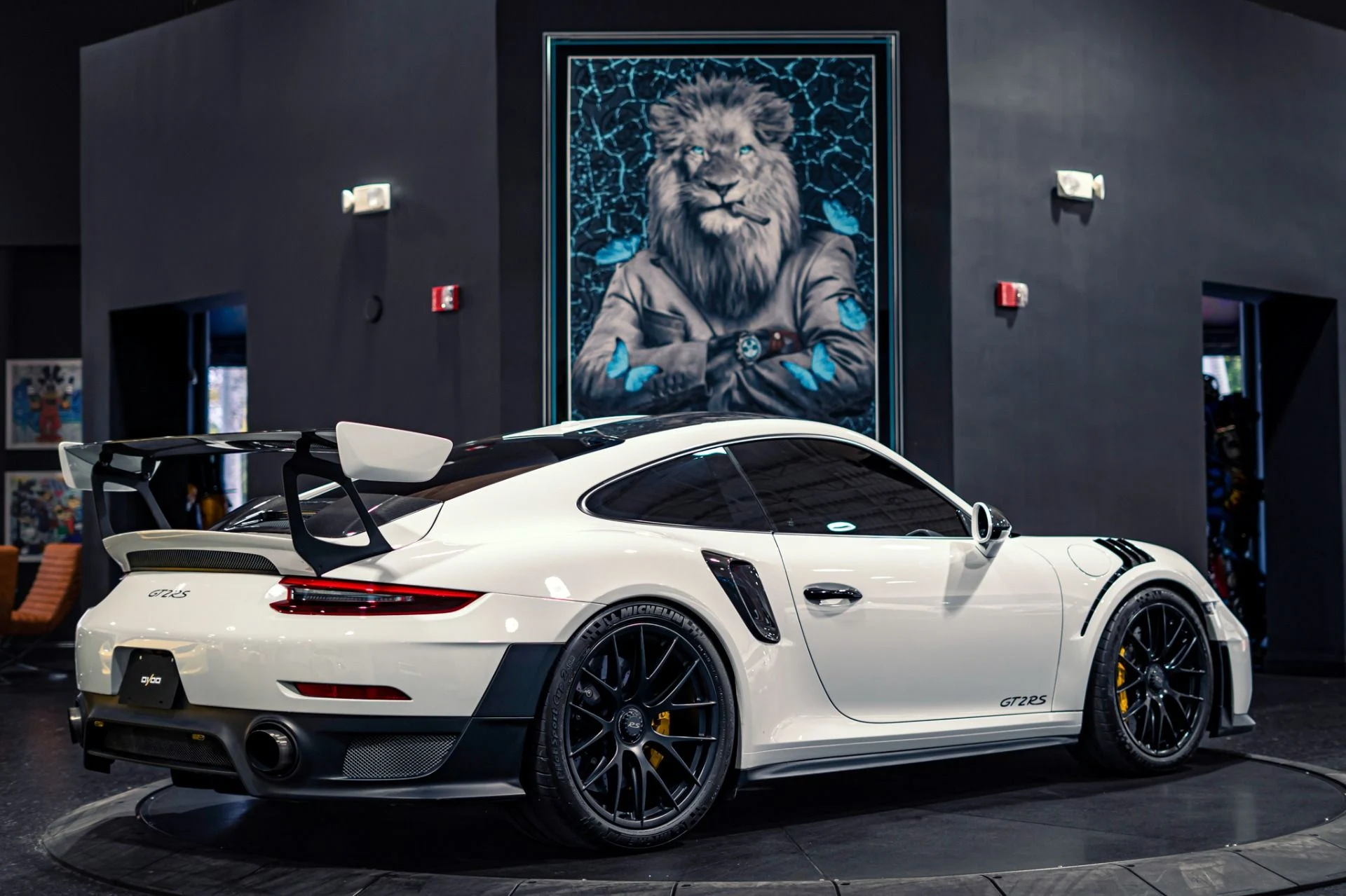 mph046_1155270740_Used_2018_Porsche_911_GT_2_RS_1777474085_0b76a45210