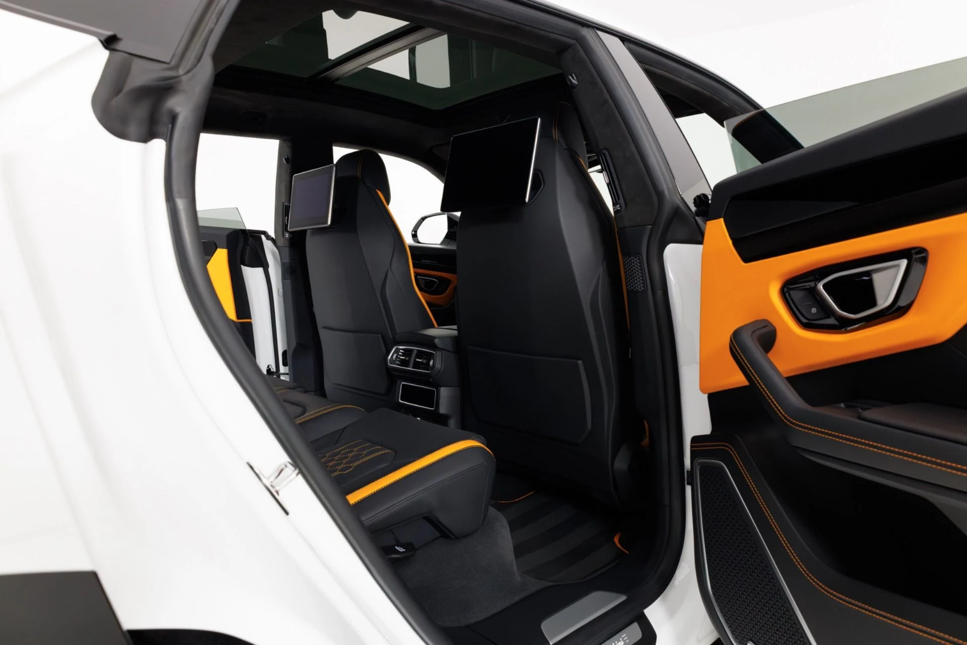 mph046_1183143404_Used_2024_Lamborghini_Urus_S_1775674860_de3f36097d