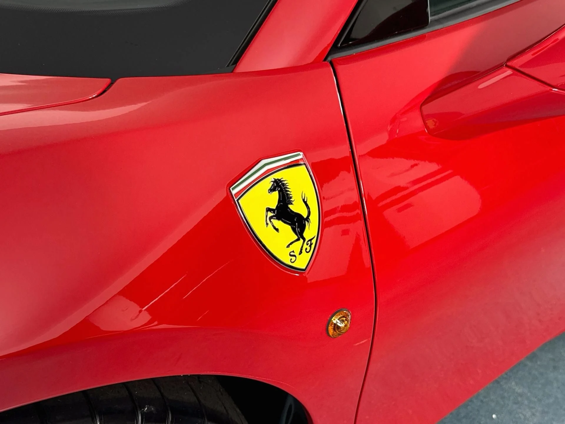 mph046_1194610533_Used_2019_Ferrari_488_Spider_1787009352_4a46178857