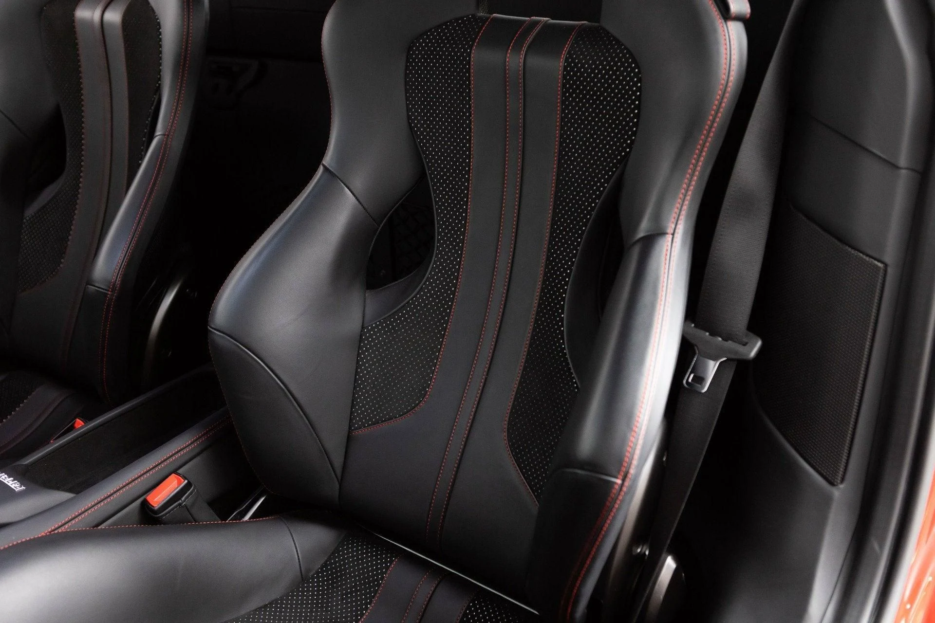 mph046_1229562579_Used_2020_Ferrari_F8_Tributo_1777367306_25e5388dbc