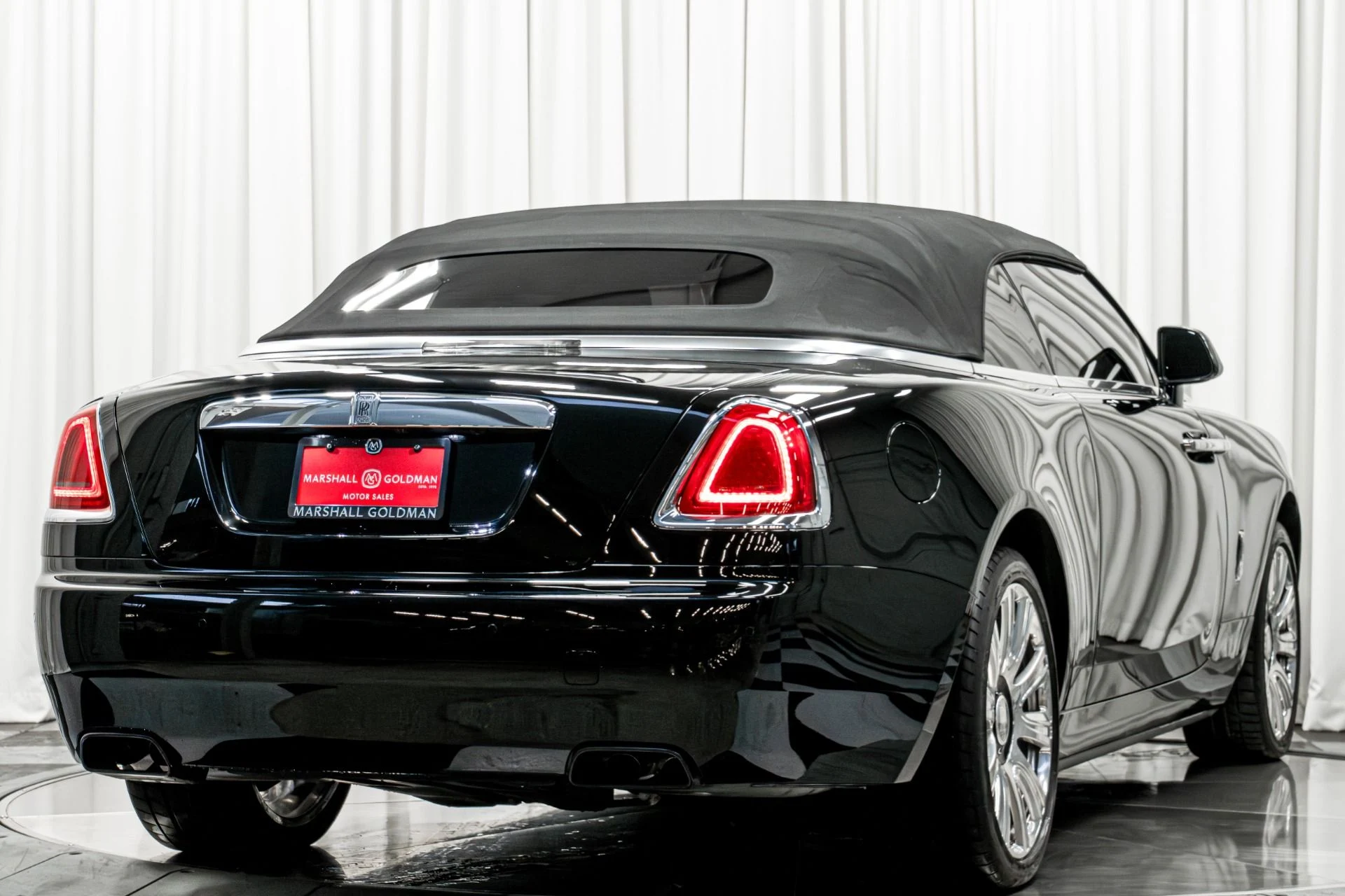 mph046_1229866906_Used_2017_Rolls_Royce_Dawn_Full_Polish_Wheels_Contrast_Stitching_and_Piping_Low_Miles_1764715069_58da726071