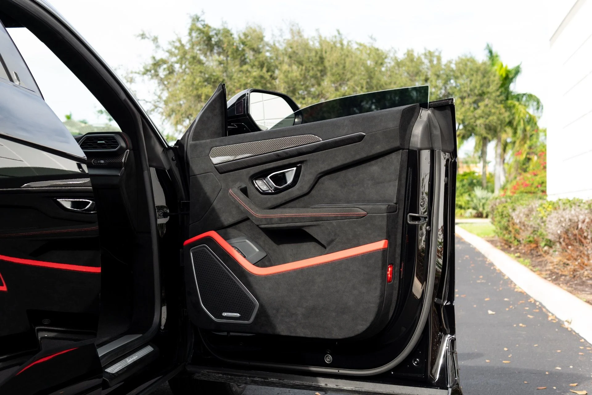 mph046_1241438109_Used_2024_Lamborghini_Urus_Performante_1766445778_69085e5bb1