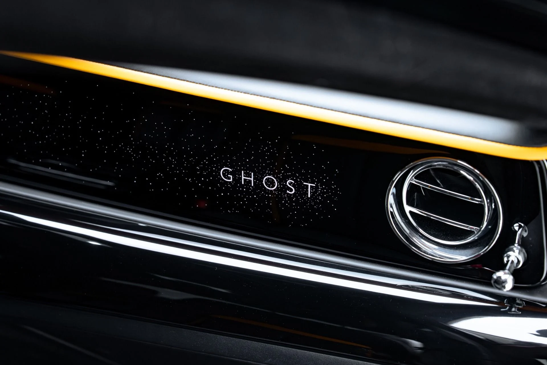 mph046_1241628201_Used_2022_Rolls_Royce_Ghost_1776983451_26c72acb87