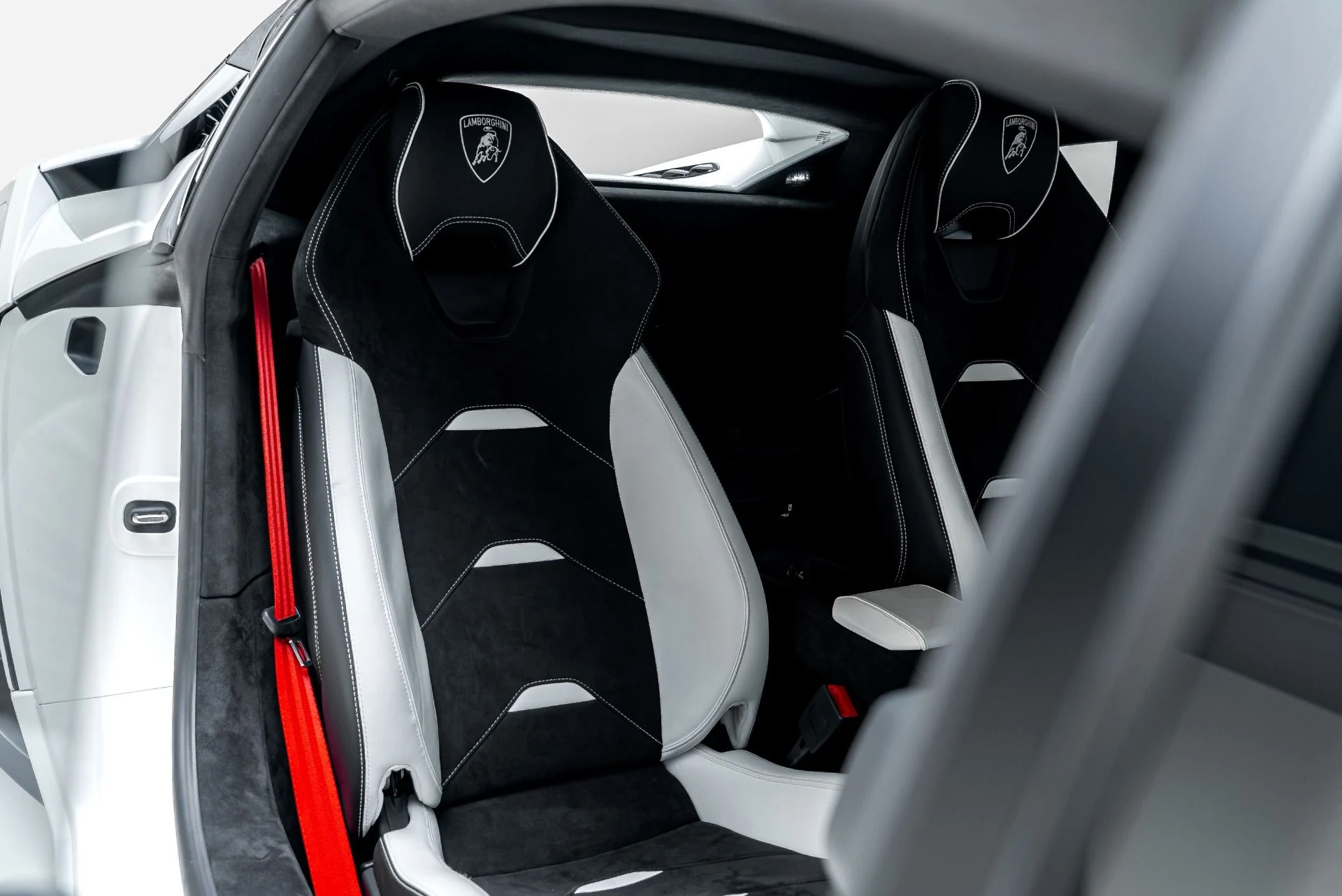 mph046_1249569626_Used_2023_Lamborghini_Huracan_Tecnica_1787597779_8b99fcd30b