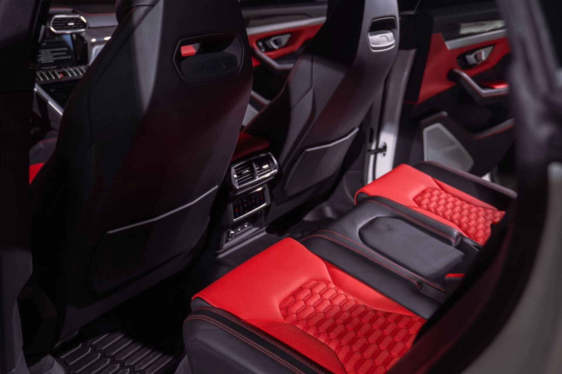 mph046_125750652_Used_2022_Lamborghini_Urus_Full_Carbon_Interior_Package_1792253848_efa973a924