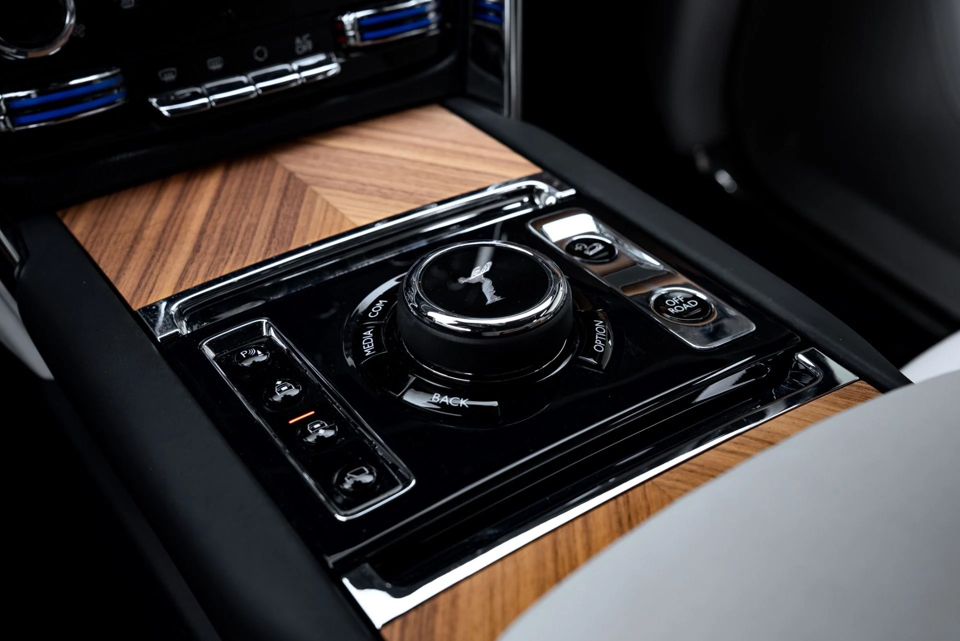 mph046_1268670395_Used_2023_Rolls_Royce_Cullinan_1777310585_adaab1cbc3