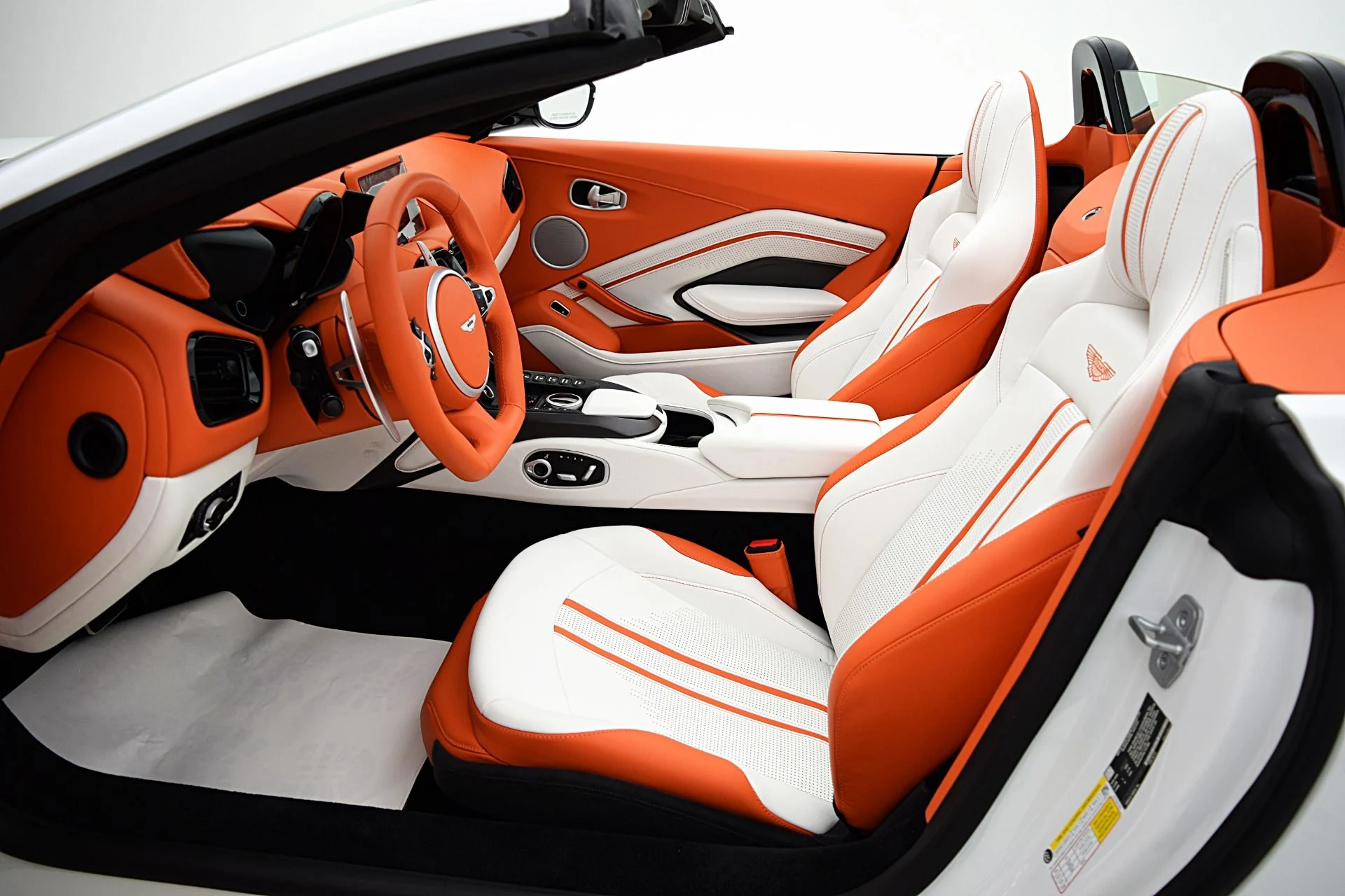 mph046_1272891405_Used_2023_Aston_Martin_Vantage_Roadster_fd986a4396