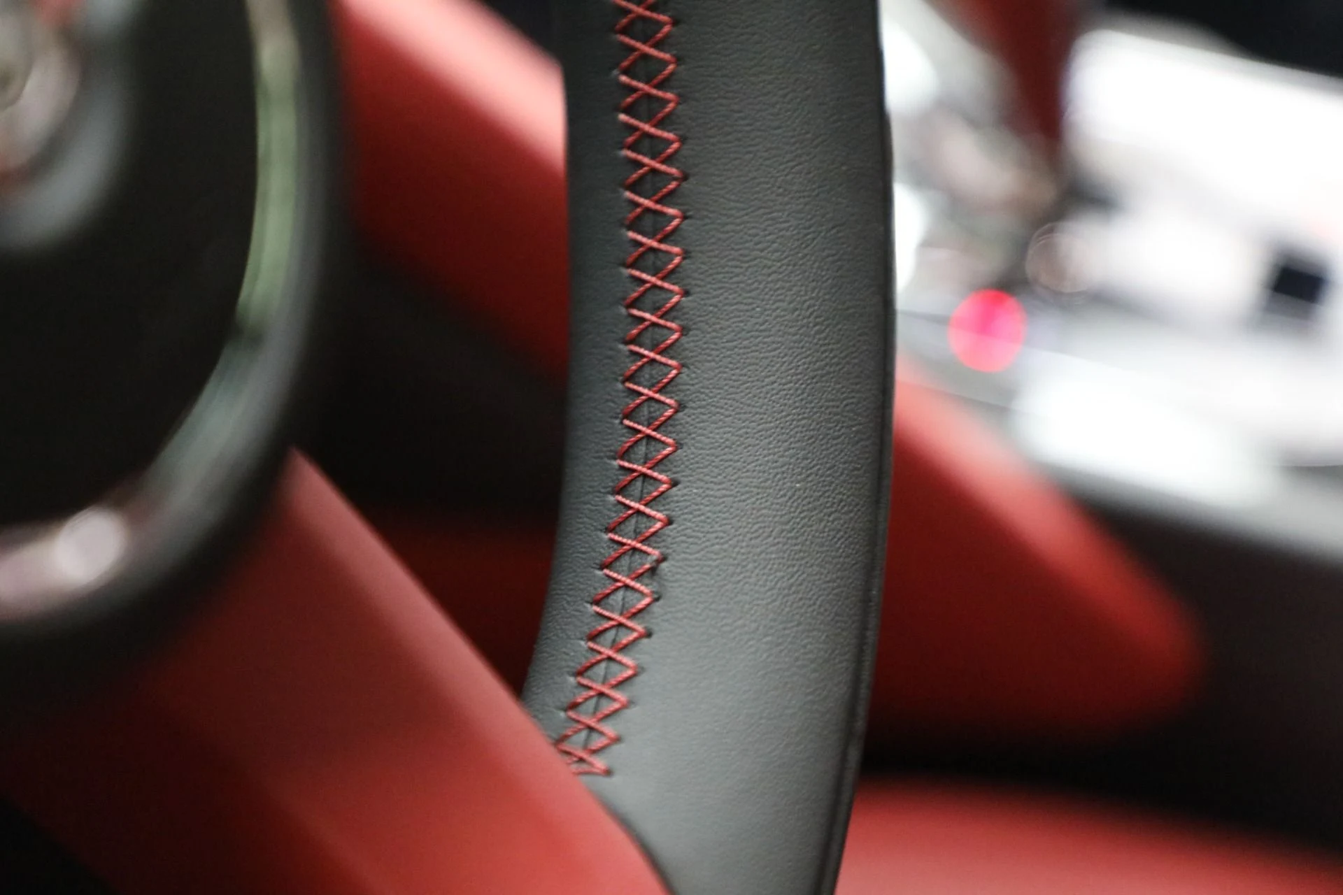 mph046_1274069312_New_2025_Bentley_Bentayga_V8_a34ef1a438