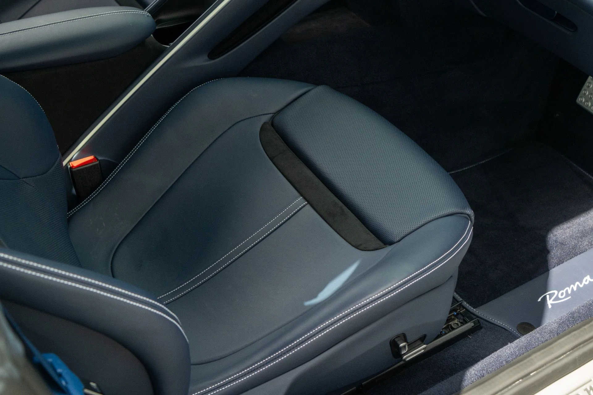 mph046_128839634_Used_2022_Ferrari_Roma_1764790245_4acec7f3fe