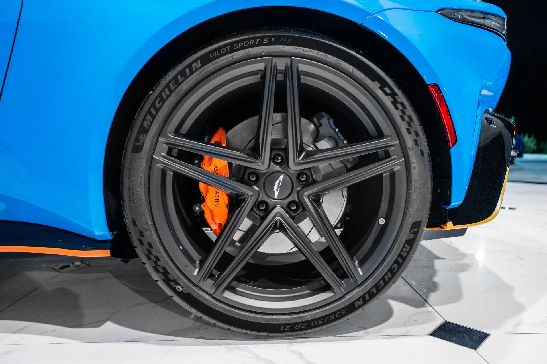 mph046_129080096_New_2026_Aston_Martin_Vantage_Roadster_1761752064_5138826d32