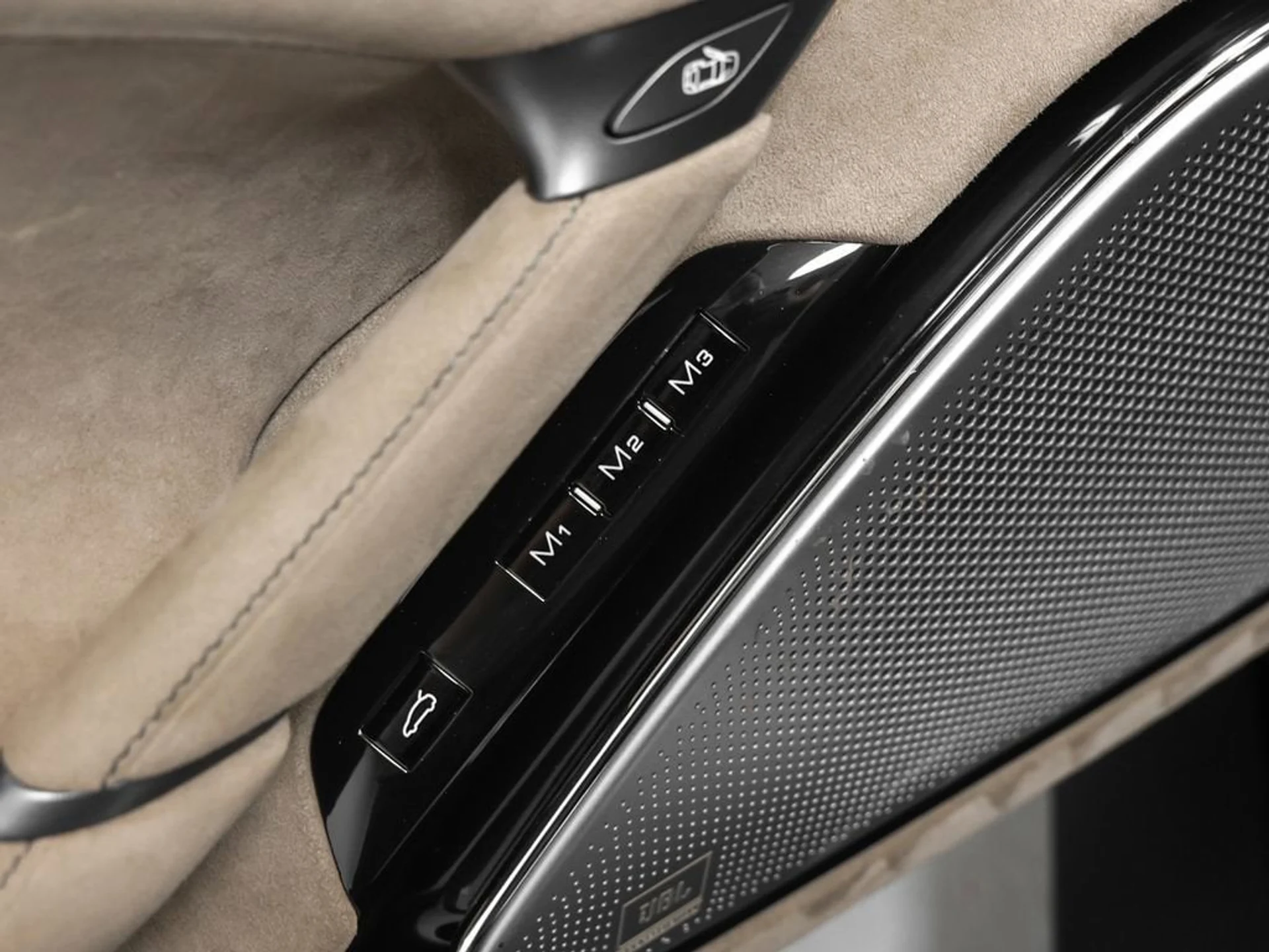 mph046_1298354428_47_6d82d47cb2