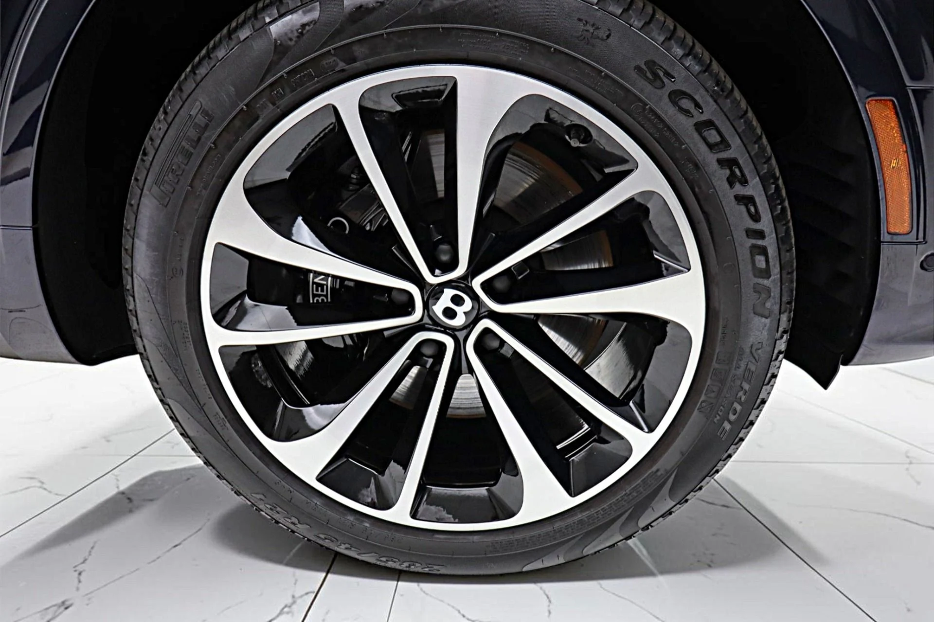 mph046_130278910_Used_2023_Bentley_Bentayga_V8_c1ff080157