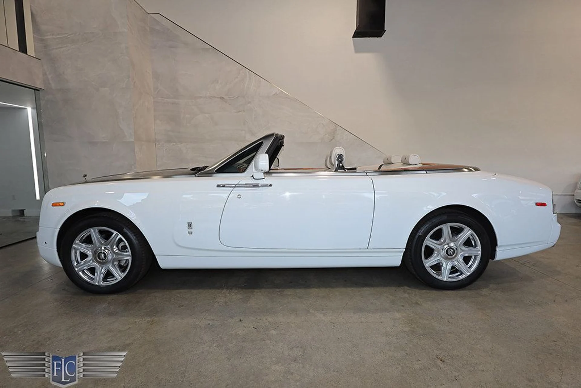 mph046_1329389017_used_2014_rolls_royce_phantom_drophead_coupe_9689_22941725_47_1024_21966f2d3b