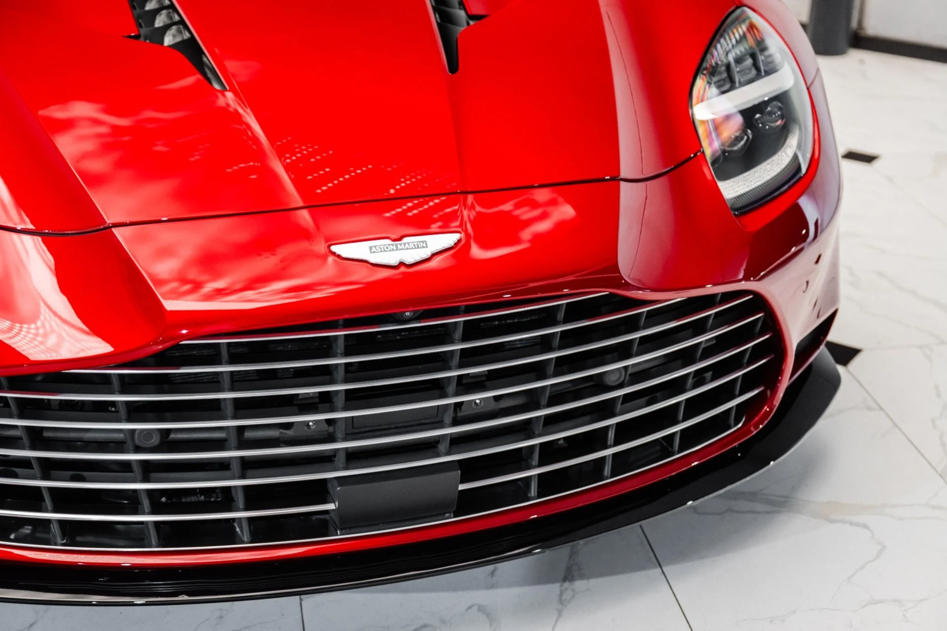 mph046_1338308954_Used_2025_Aston_Martin_Vanquish_1751746222_a58c0f8dc1