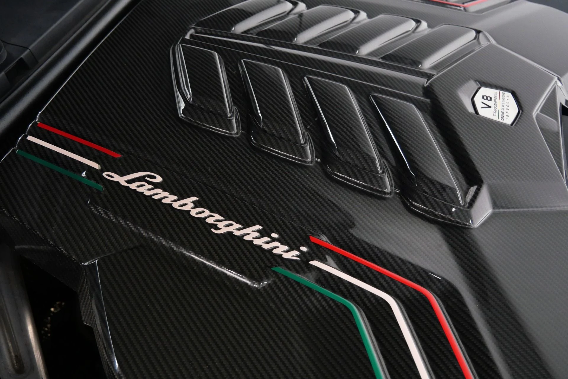 mph046_1341289961_Used_2022_Lamborghini_Urus_23_Inch_Wheels_Two_Tone_Interior_Bang_and_Olufsen_Audio_1775677581_4a9496e82d