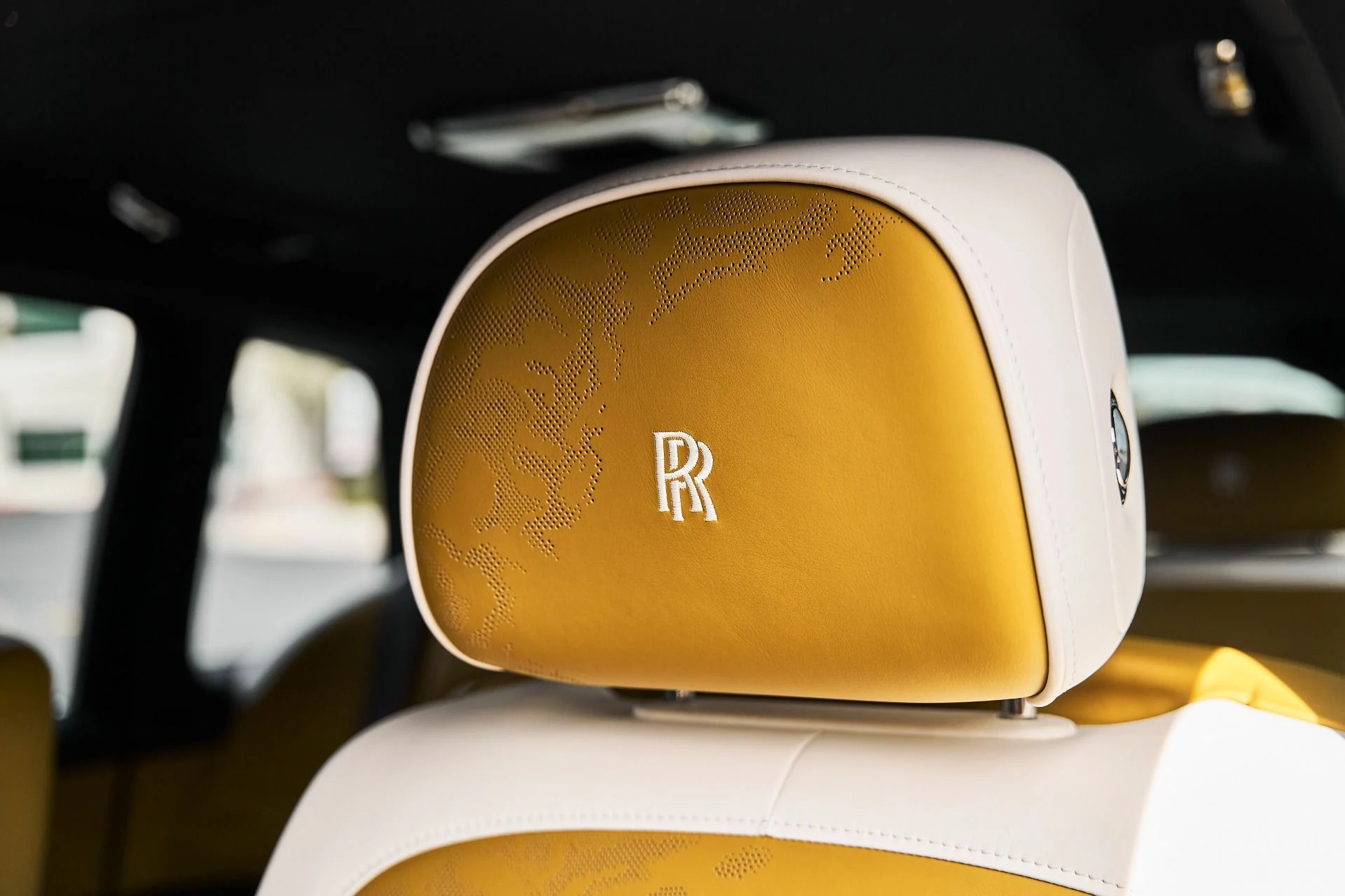 mph046_1345243636_Used_2026_Rolls_Royce_Cullinan_Black_Badge_1776556062_bd82d55cc3