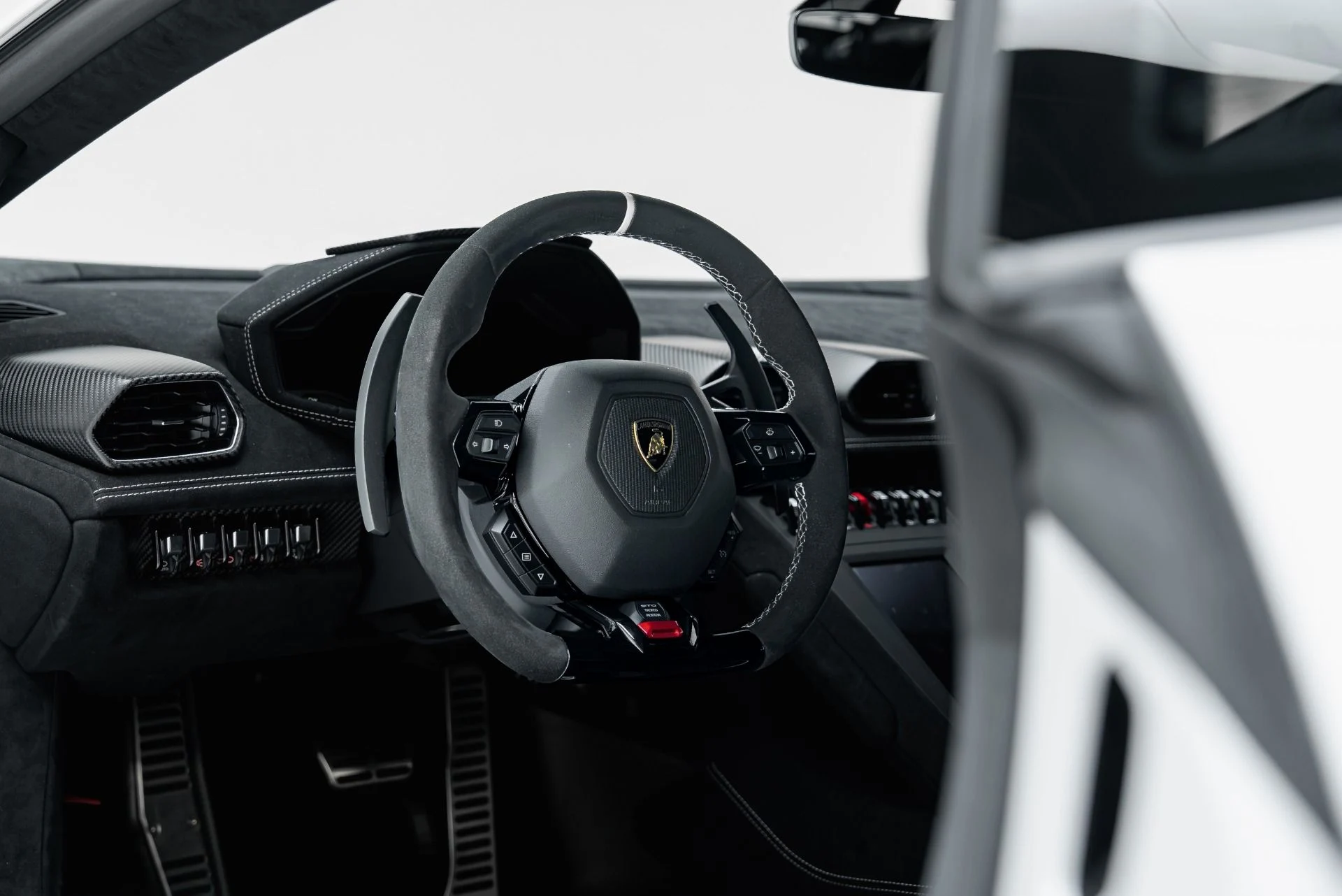 mph046_1355396650_Used_2022_Lamborghini_Huracan_STO_1790709112_662df6a8dc
