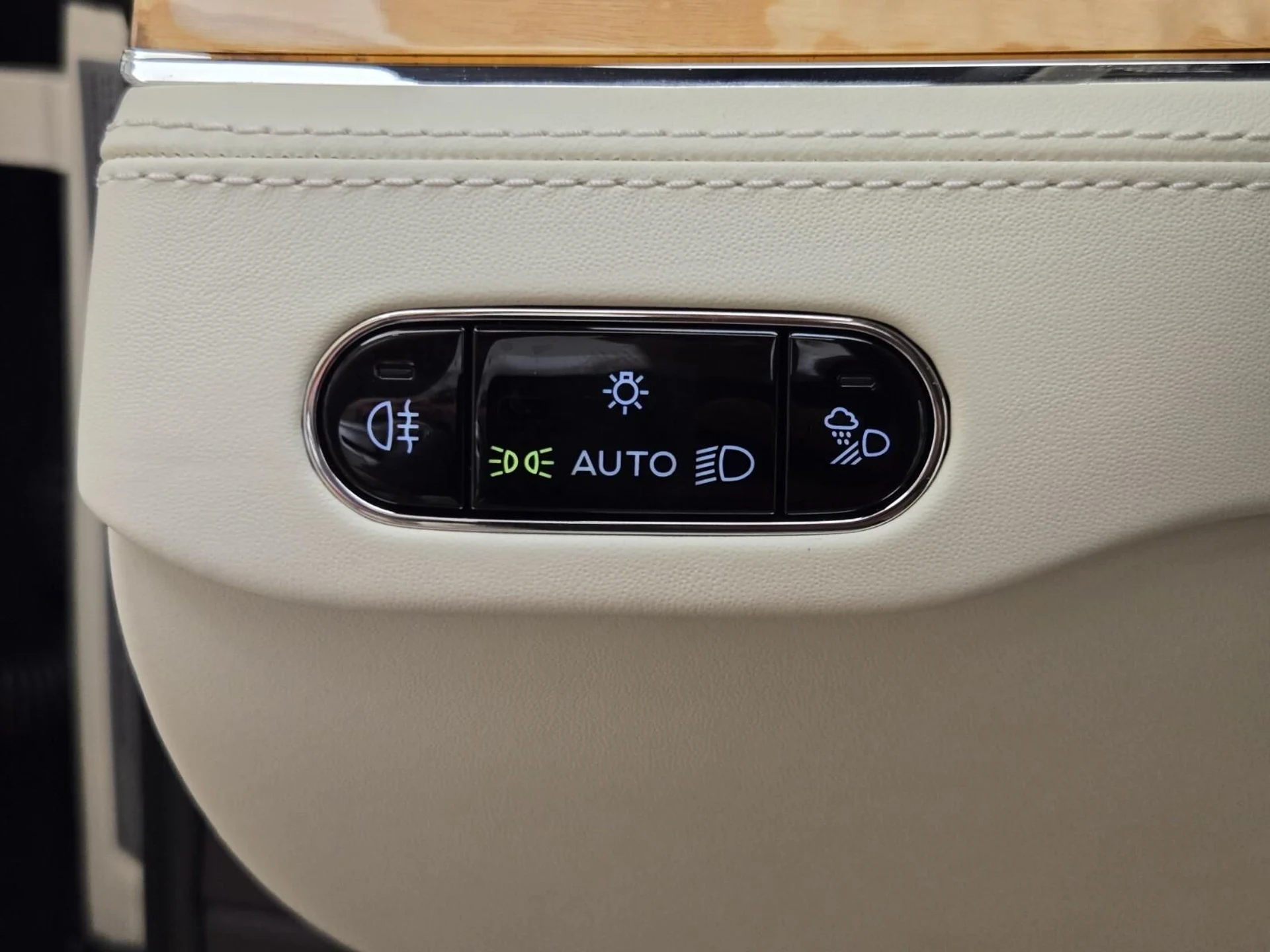 mph046_1383868851_Used_2023_Bentley_Continental_GTC_V8_1761030134_8e26b0aa19