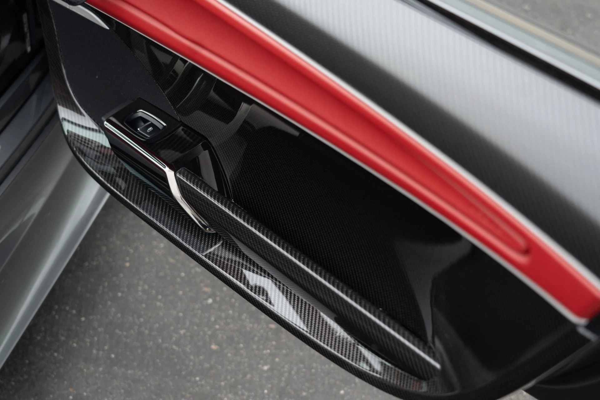 mph046_1427564568_Used_2015_Porsche_918_Spyder_1756496999_d4aaaf84b2