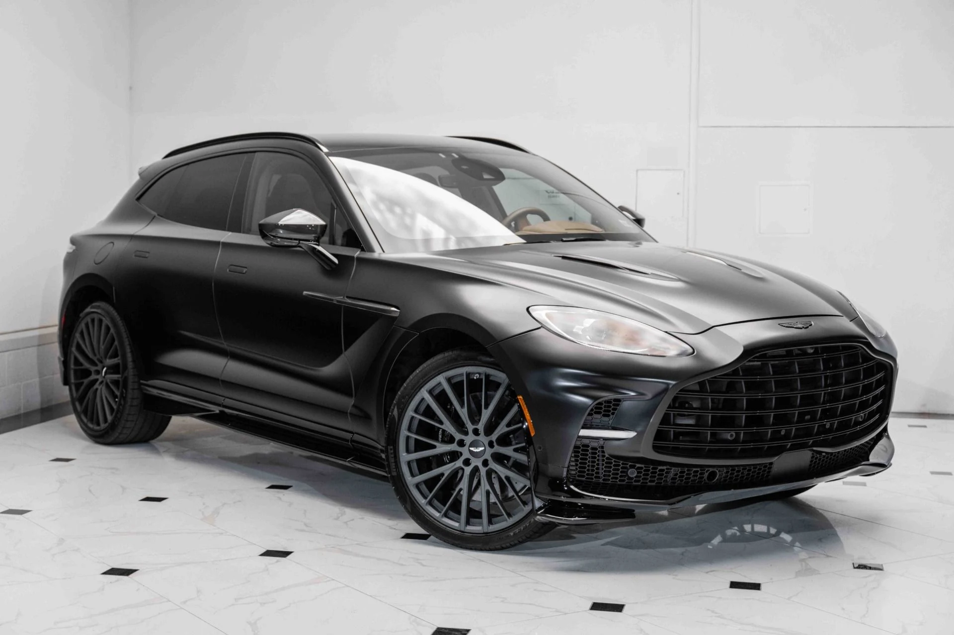 mph046_1461158378_Used_2023_Aston_Martin_DBX_707_1720795210_81ca2f6af7