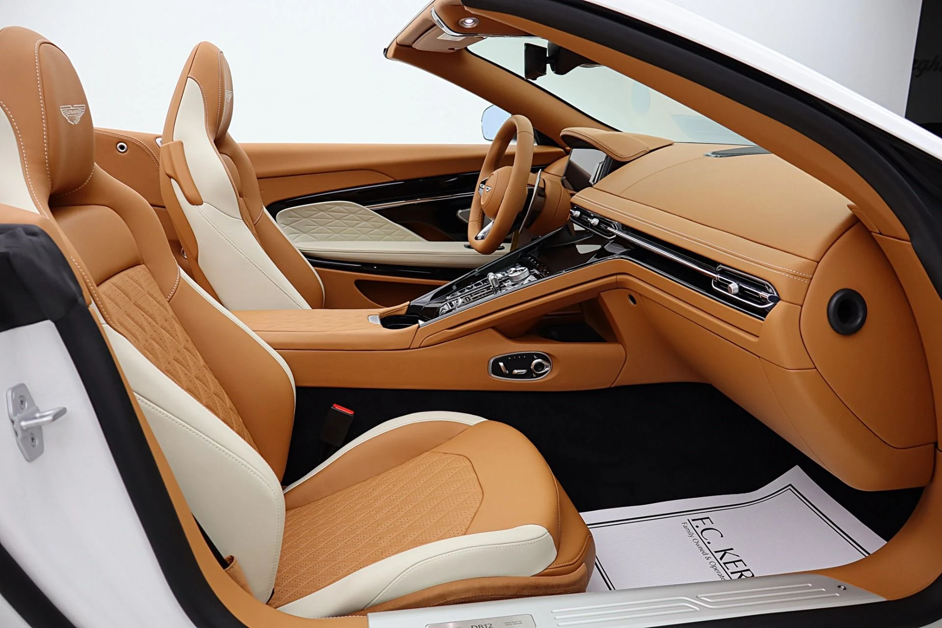 mph046_1474625105_New_2026_Aston_Martin_DB_12_Volante_0633536c7d