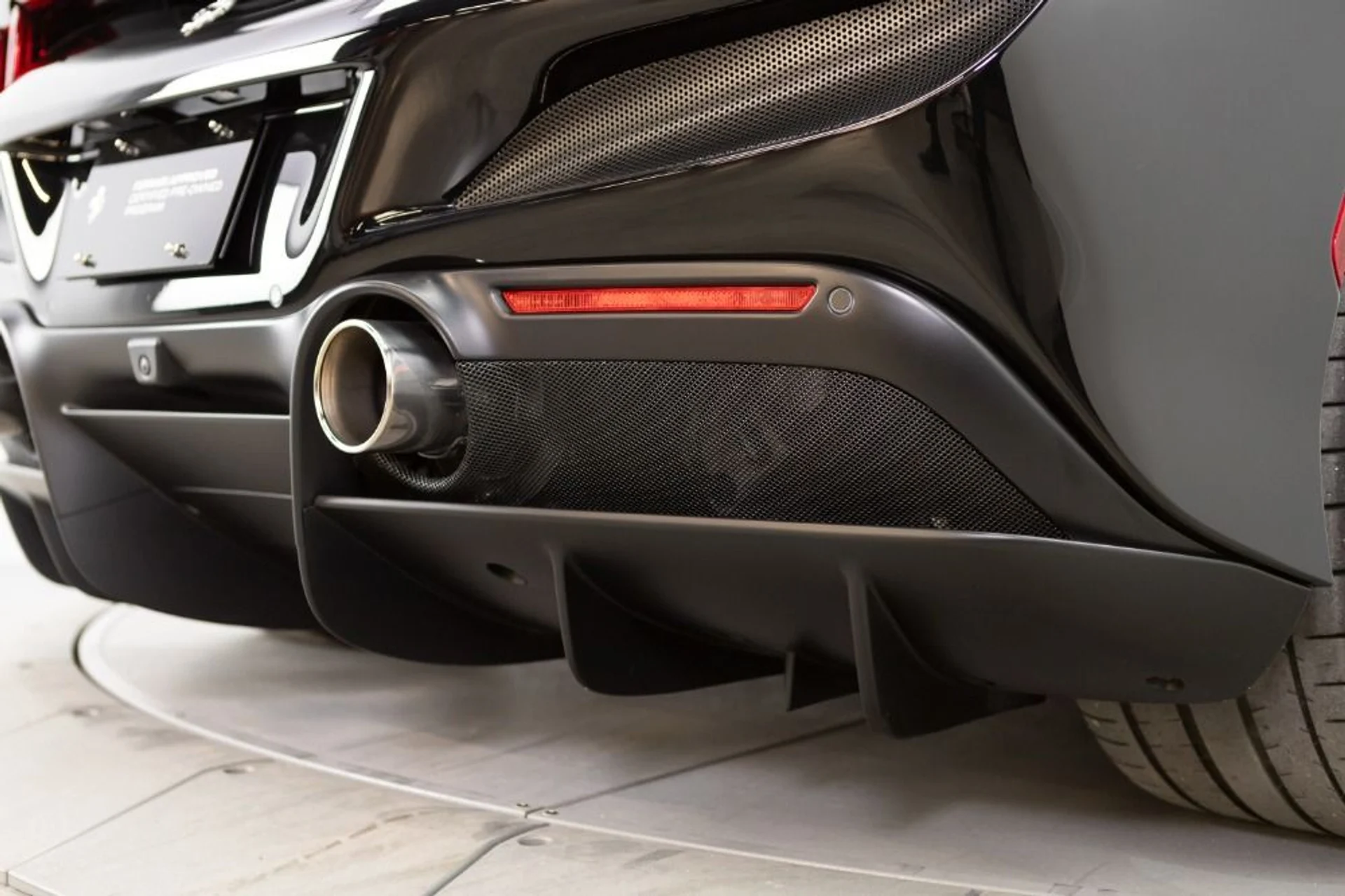 mph046_1478468441_Used_2021_Ferrari_F8_Spider_65c9f3a734