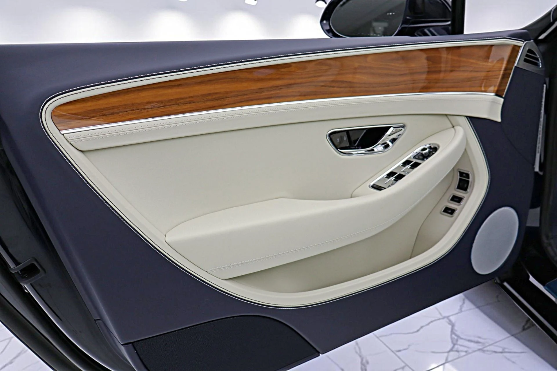 mph046_1481356175_New_2026_Bentley_Continental_GTC_652ba97b4f