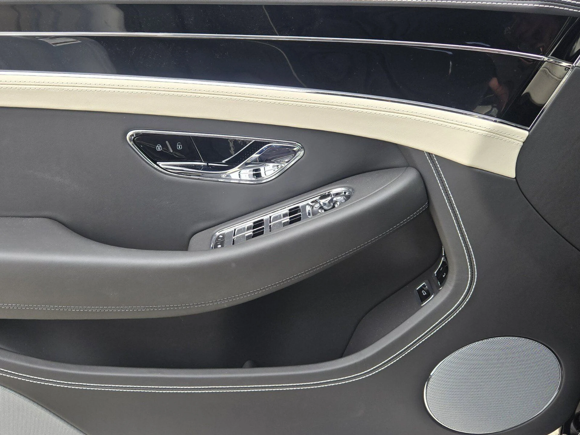 mph046_1492628358_29636389cb59e3140d96a4afdbbb3309x_5431a499bb