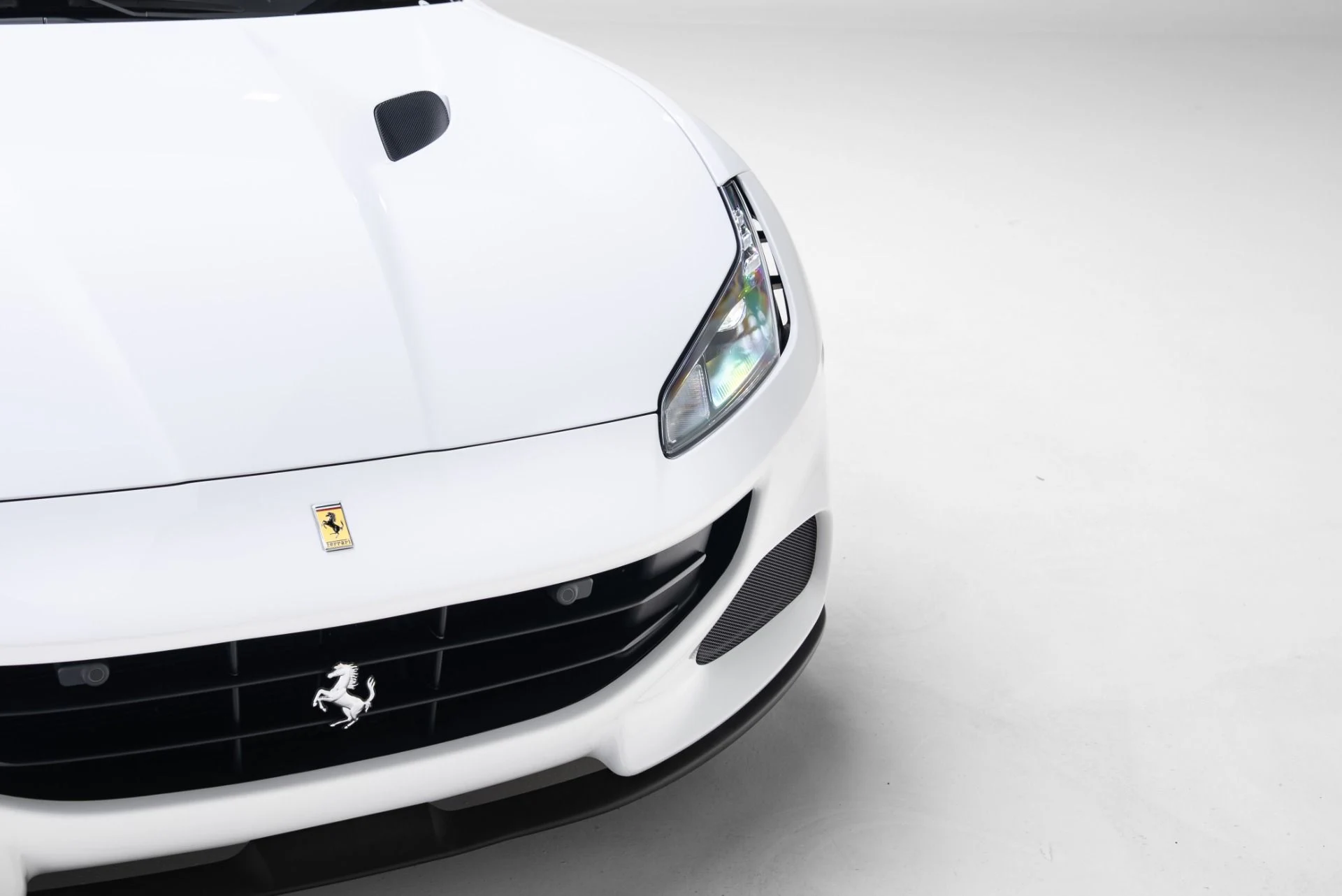 mph046_1496844810_Used_2022_Ferrari_Portofino_M_1771016611_cc8296cecb