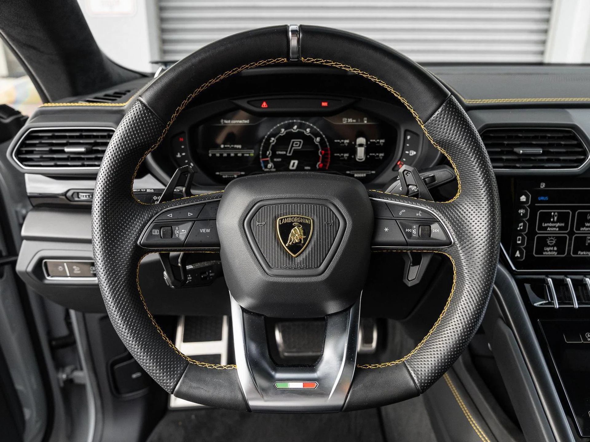 mph046_1524183262_Used_2022_Lamborghini_Urus_AWD_1777086190_7a5ef84b5d