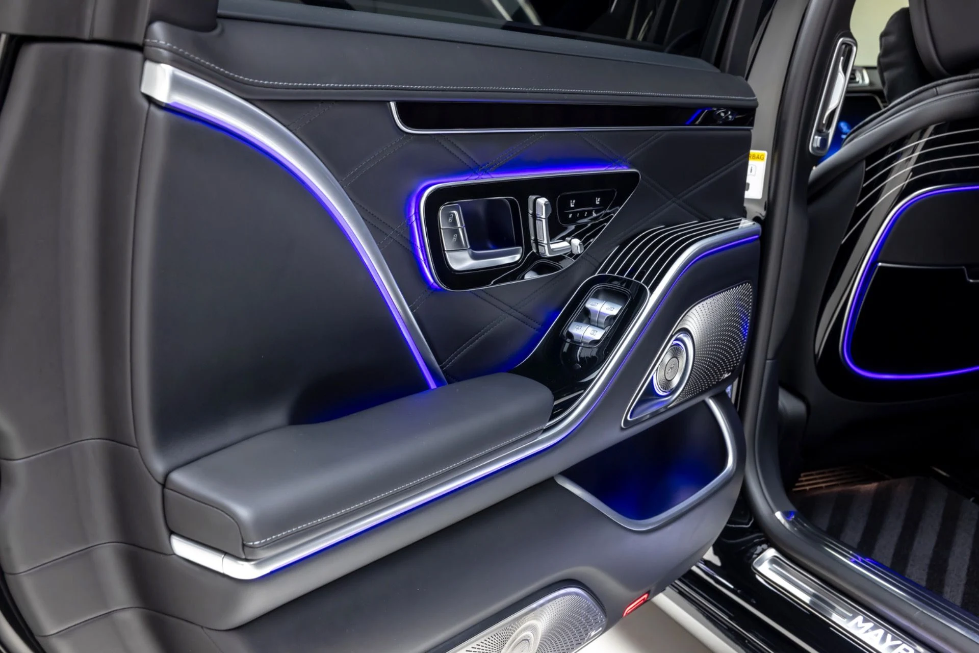 mph046_152642736_13213_p47_l_70c2eedbe5