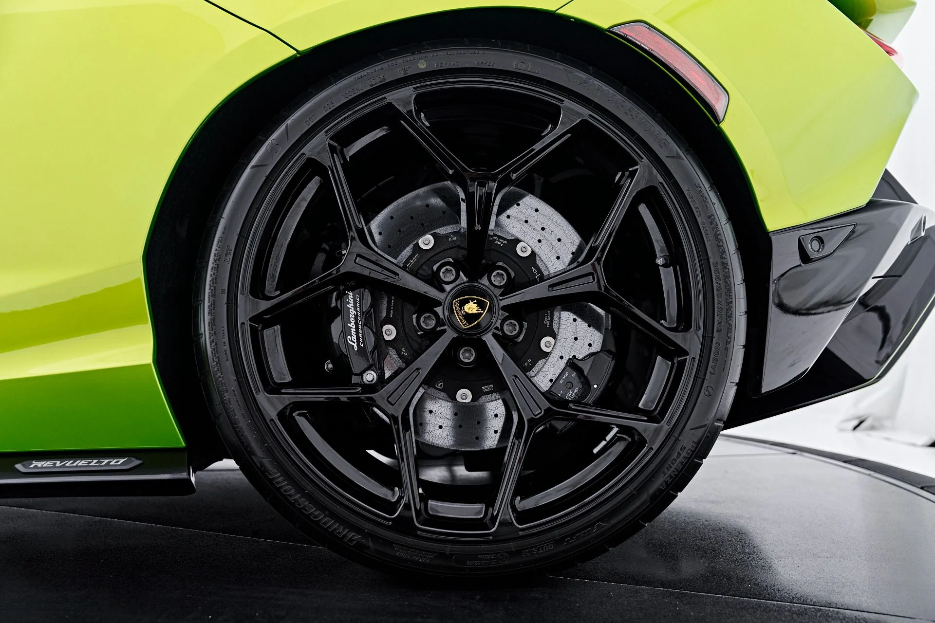 mph046_152837790_Used_2025_Lamborghini_Revuelto_Base_1785289427_1ae81c8bd6