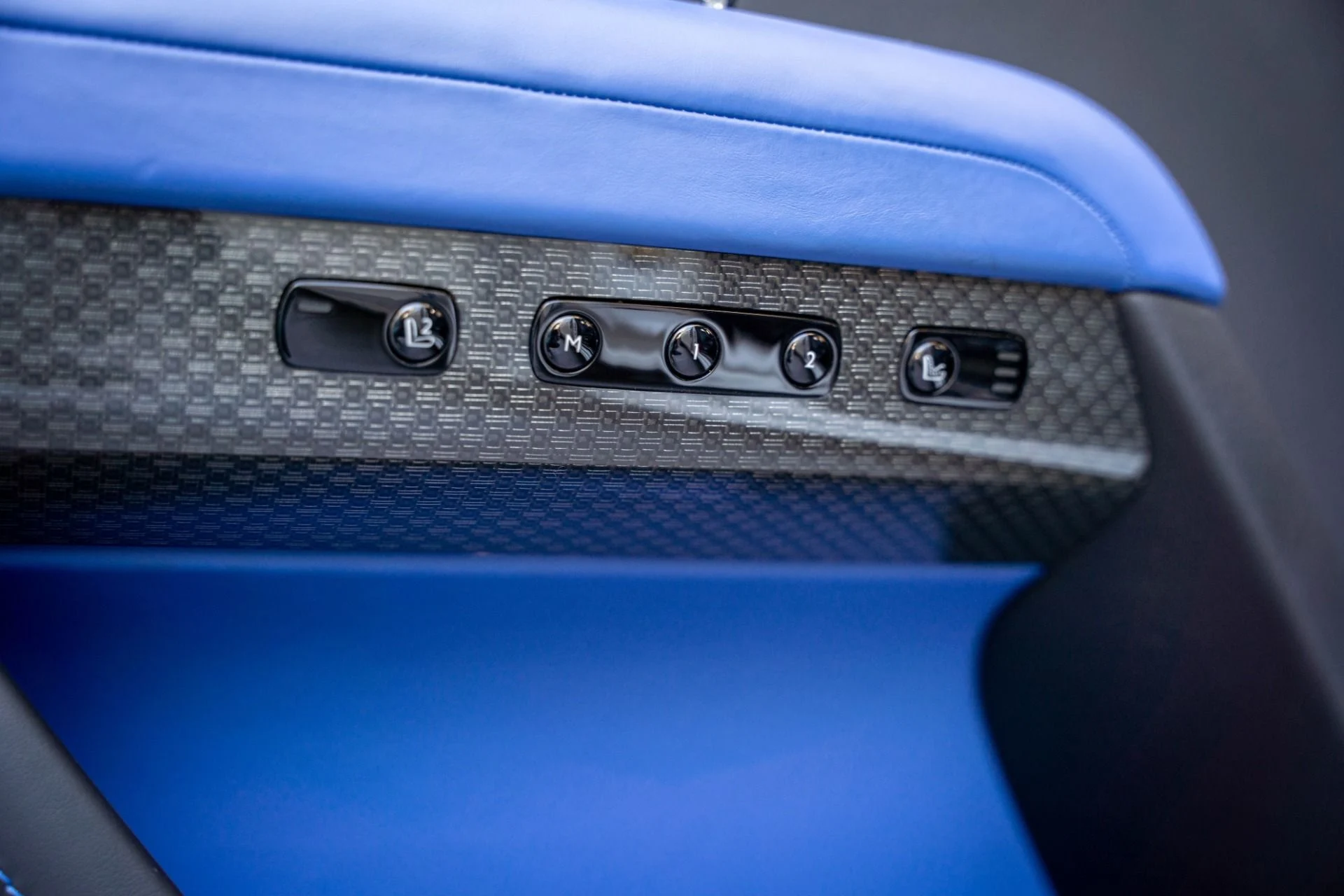 mph046_1529904002_Used_2022_Rolls_Royce_Black_Badge_Ghost_1772144712_b1cd432dce