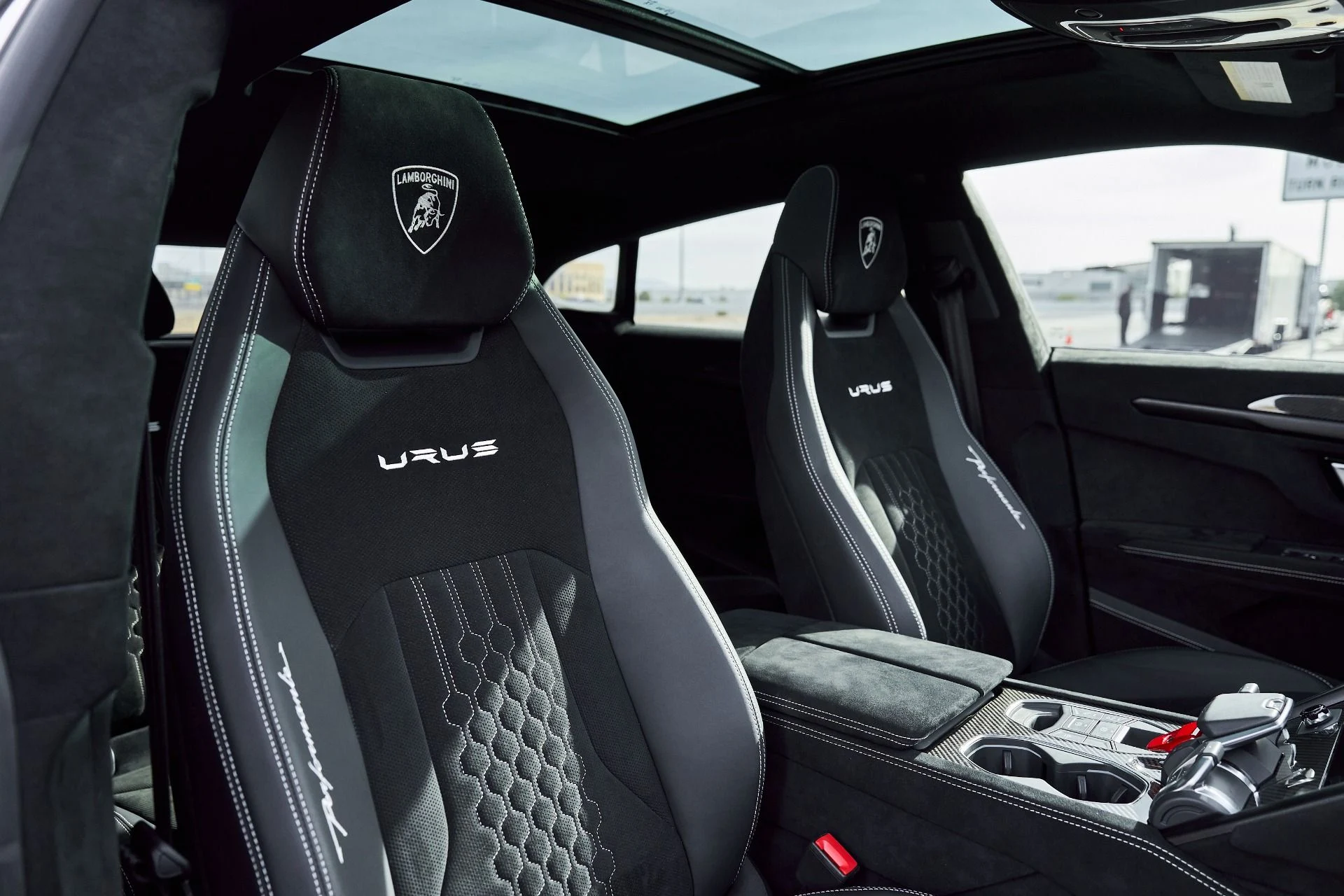 mph046_1563111348_Used_2024_Lamborghini_Urus_Performante_1766457706_40ae82424d